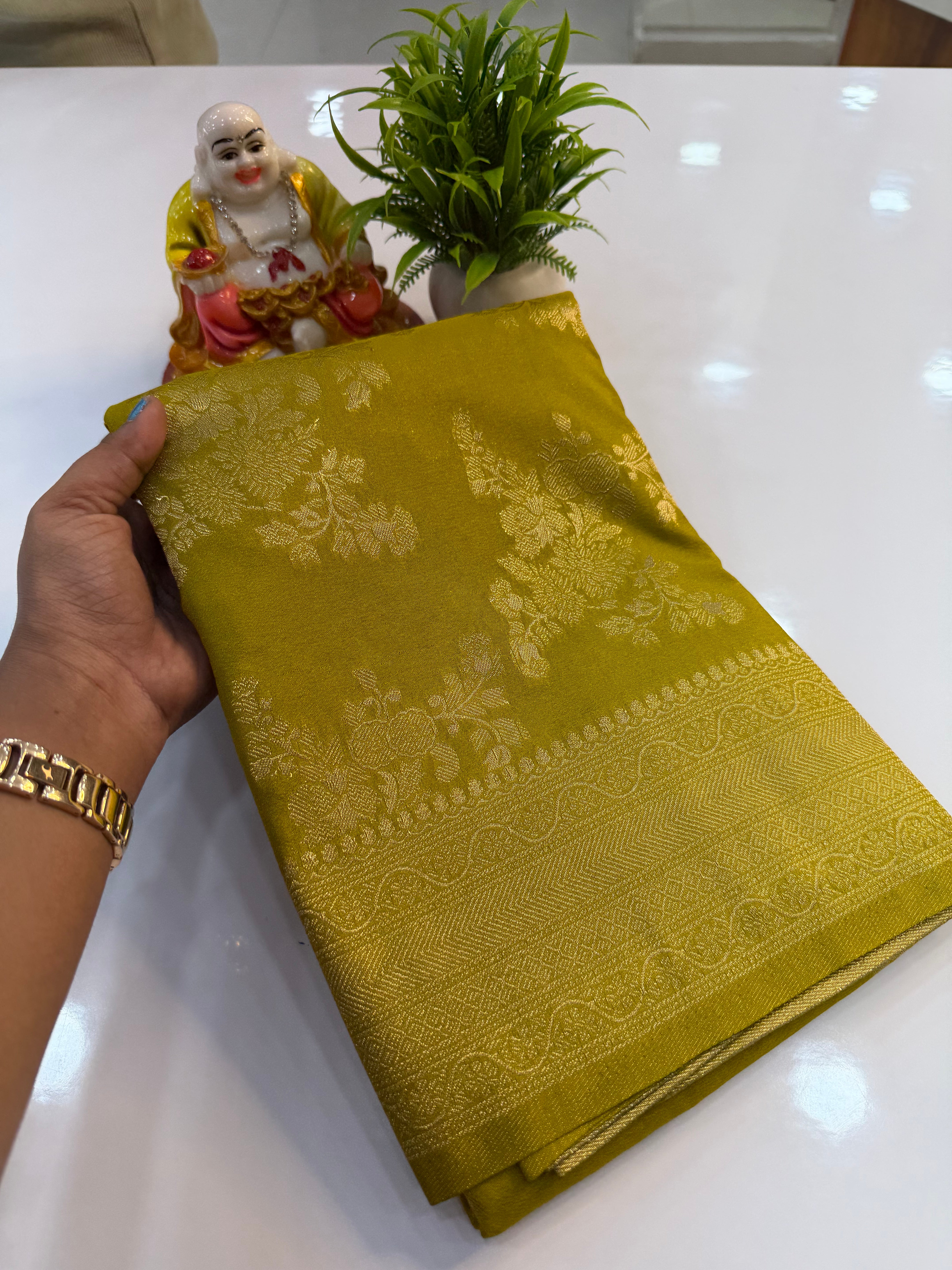 Jaal Pattern Georgette Saree with Rich Pallu & Butta Blouse | Padmavathi Silks and Sarees Product Description
