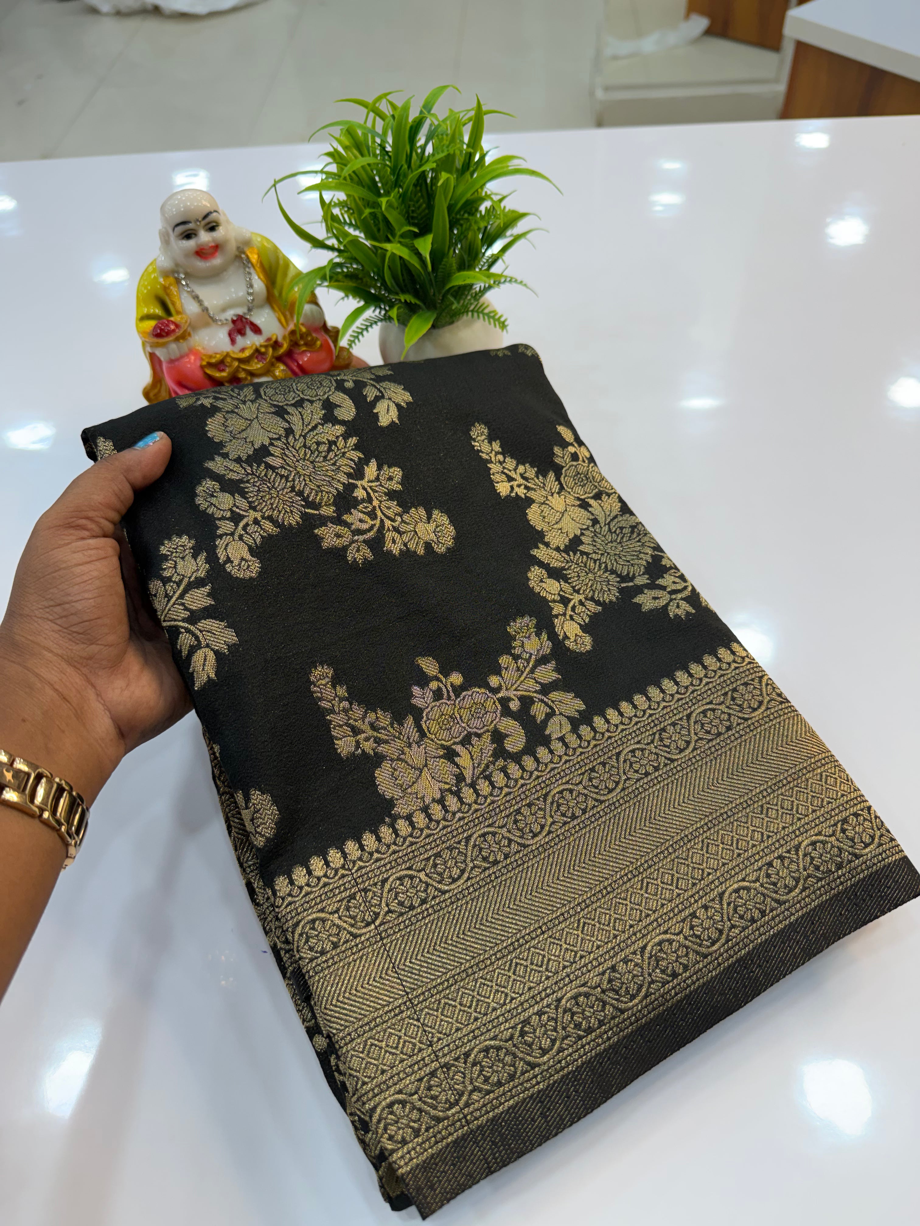 Jaal Pattern Georgette Saree with Rich Pallu & Butta Blouse | Padmavathi Silks and Sarees Product Description