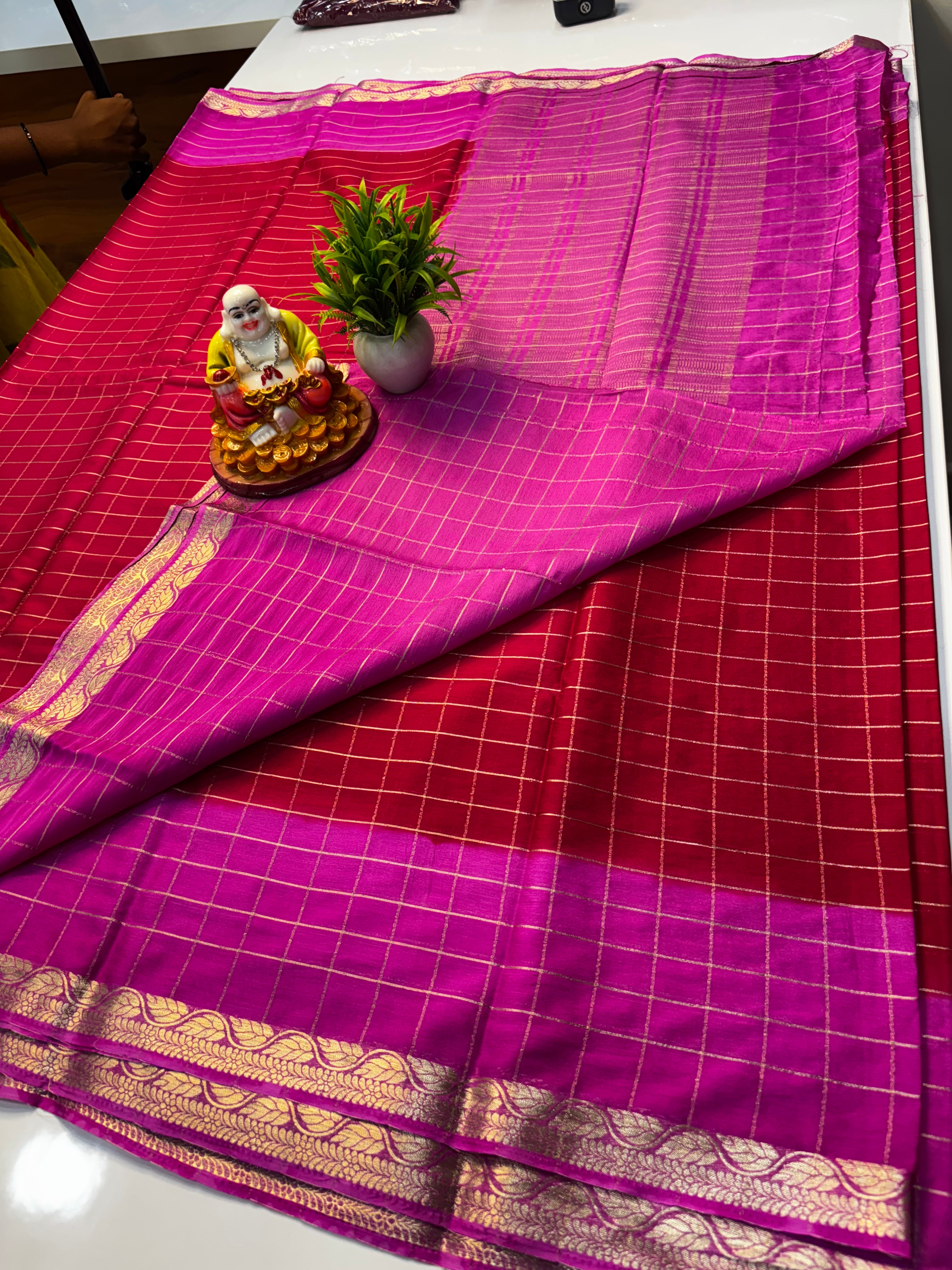 Premium Chiffon Saree with Checks Pattern & Leaf Border