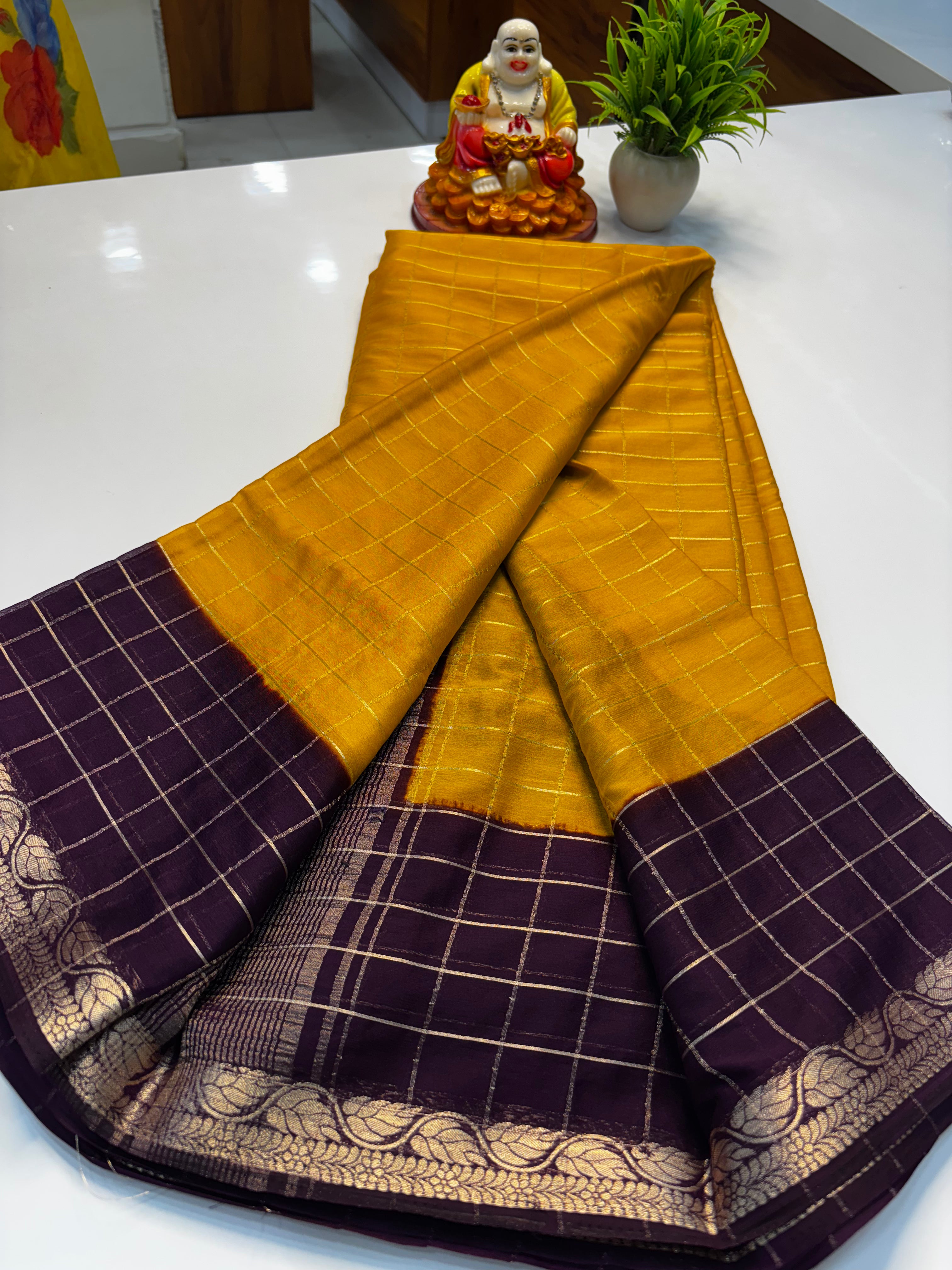Premium Chiffon Saree with Checks Pattern & Leaf Border