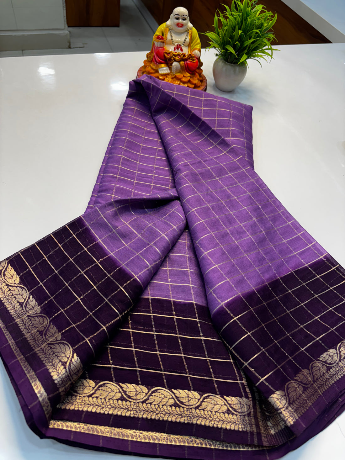 Premium Chiffon Saree with Checks Pattern & Leaf Border