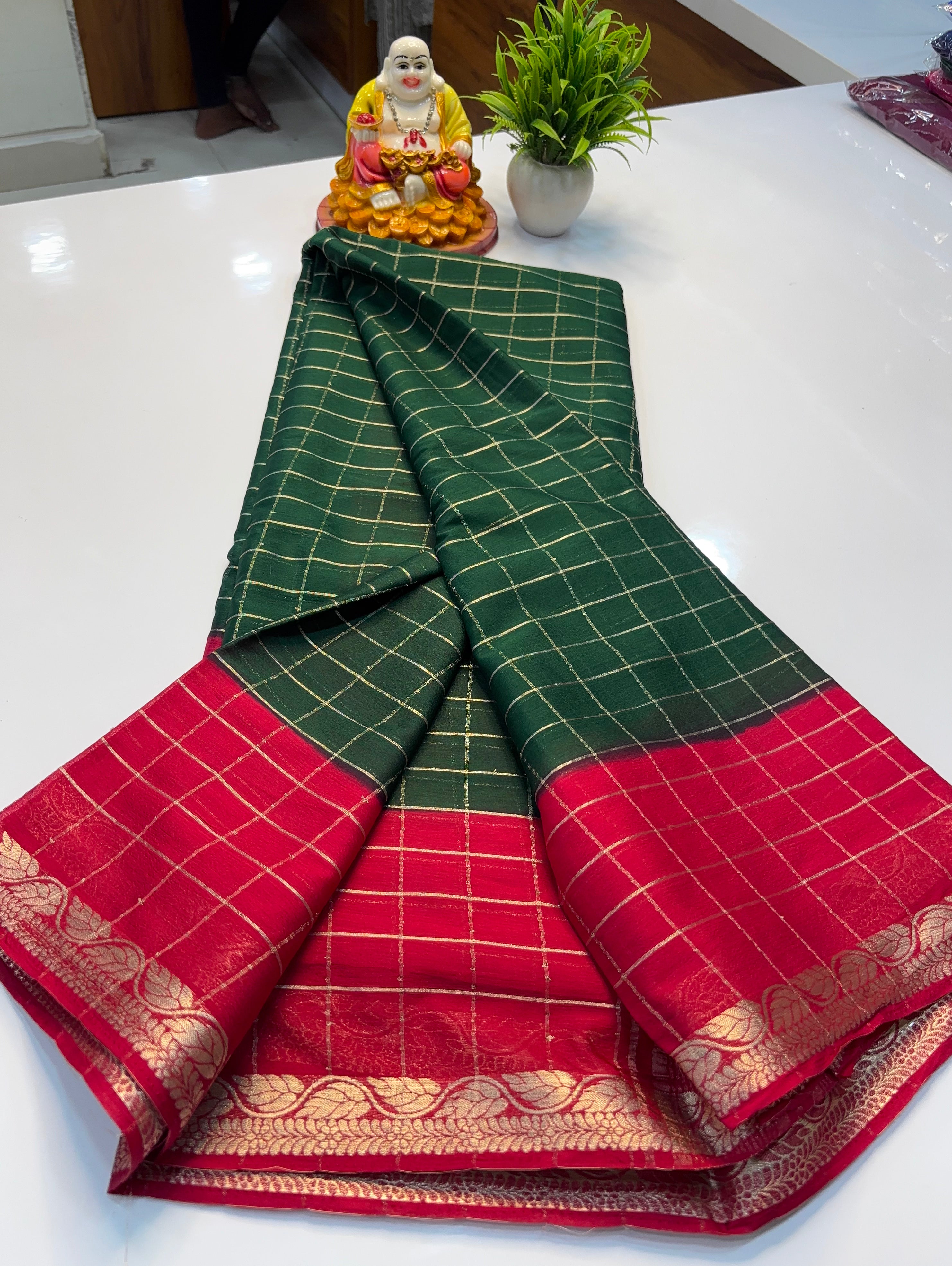 Premium Chiffon Saree with Checks Pattern & Leaf Border