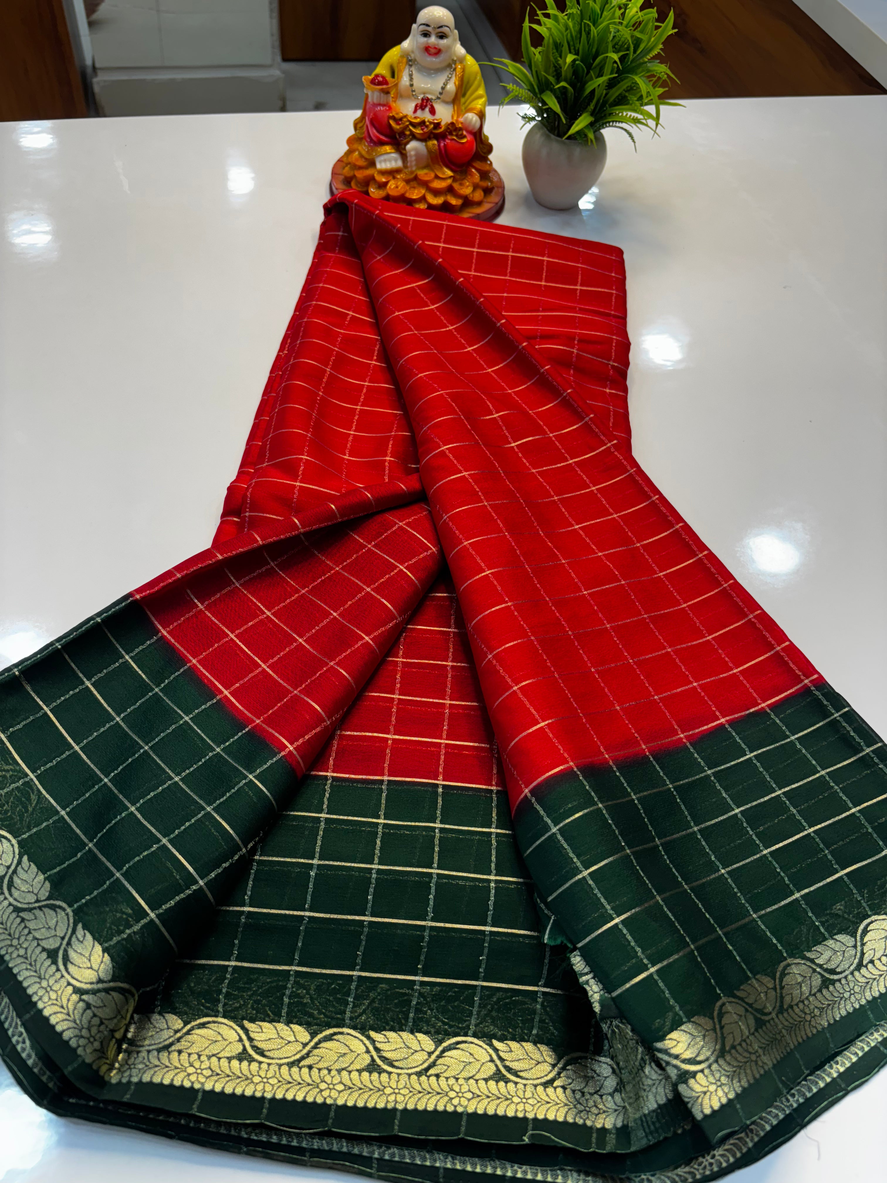 Premium Chiffon Saree with Checks Pattern & Leaf Border