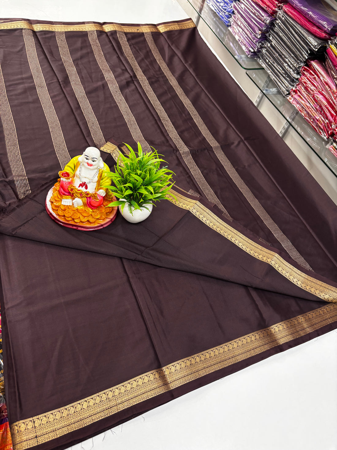 Mysore Crepe Silk Saree with Small Mango Border &amp; Chit Pallu
