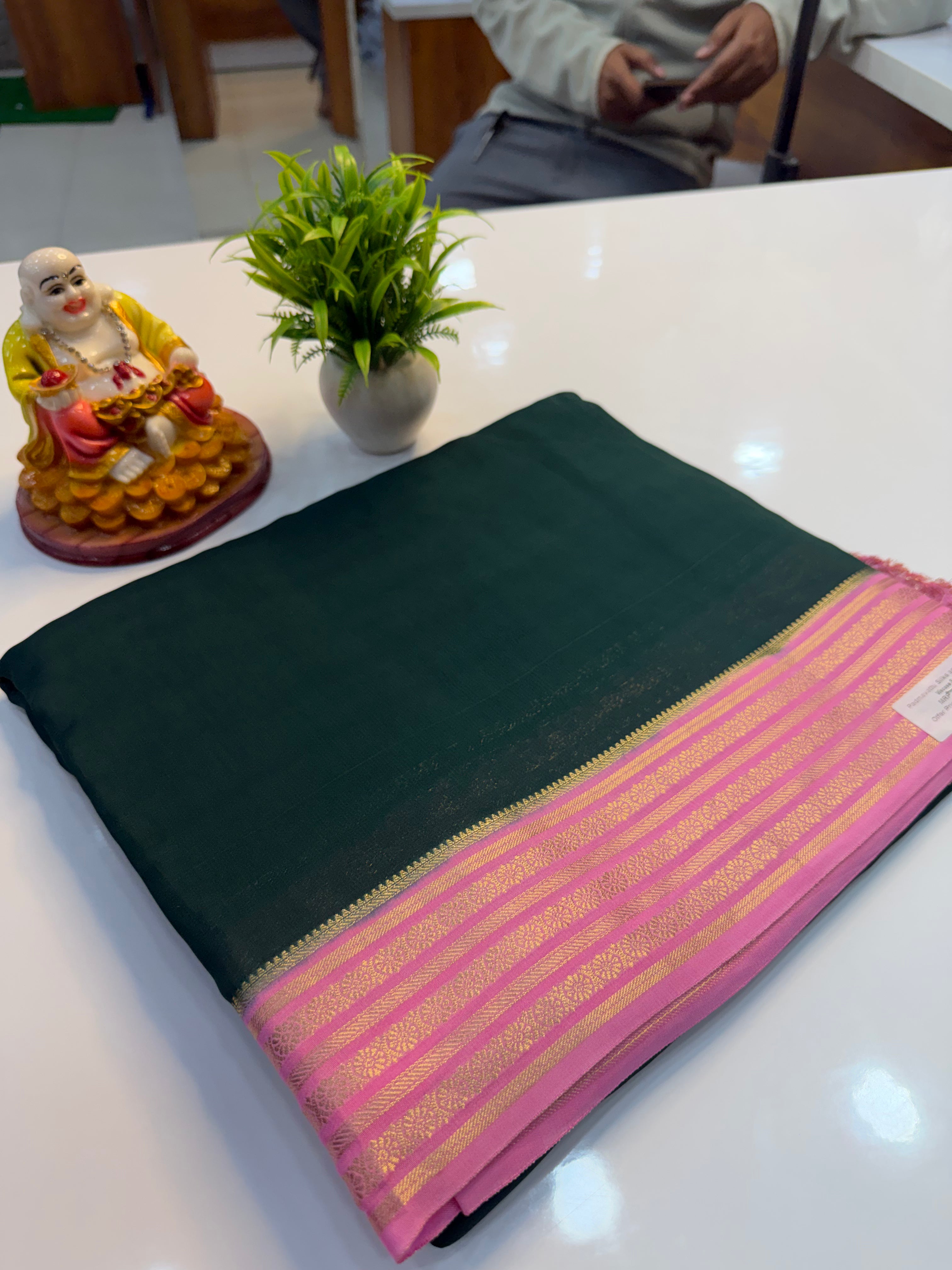 Premium Viscose Crepe Saree with Chit Pallu | Contrast Pallu & Blouse