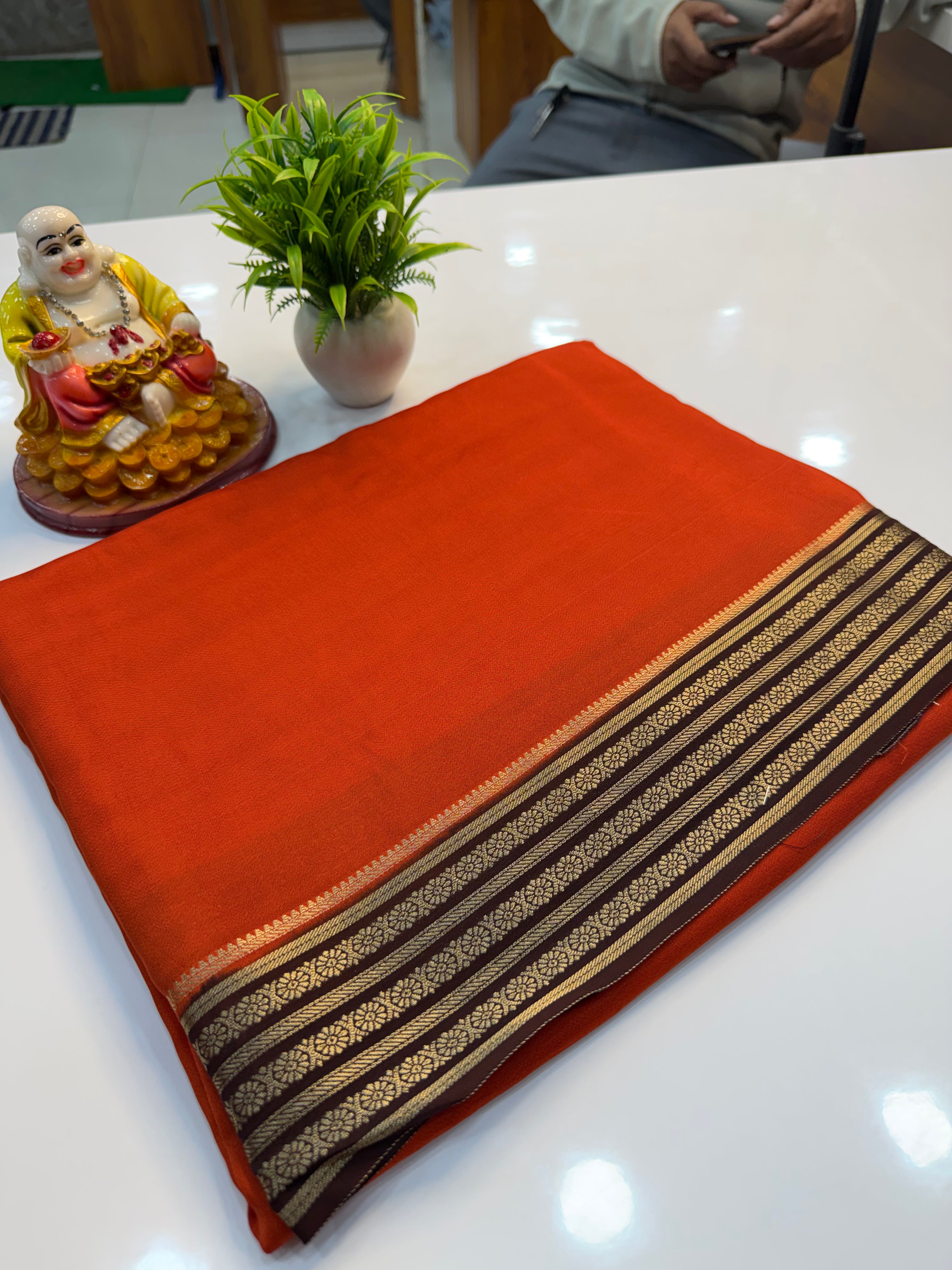 Premium Viscose Crepe Saree with Chit Pallu | Contrast Pallu & Blouse