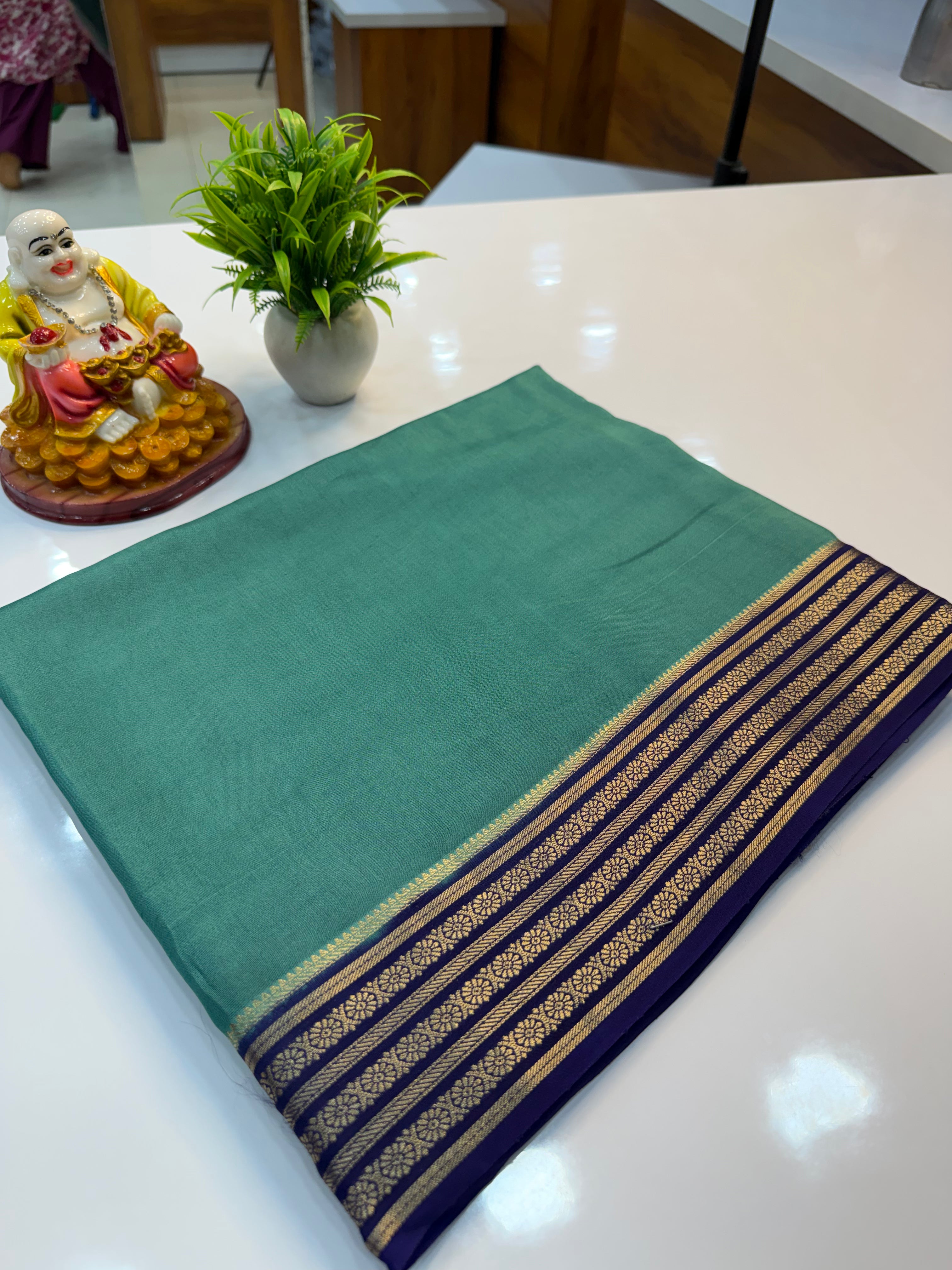 Premium Viscose Crepe Saree with Chit Pallu | Contrast Pallu & Blouse