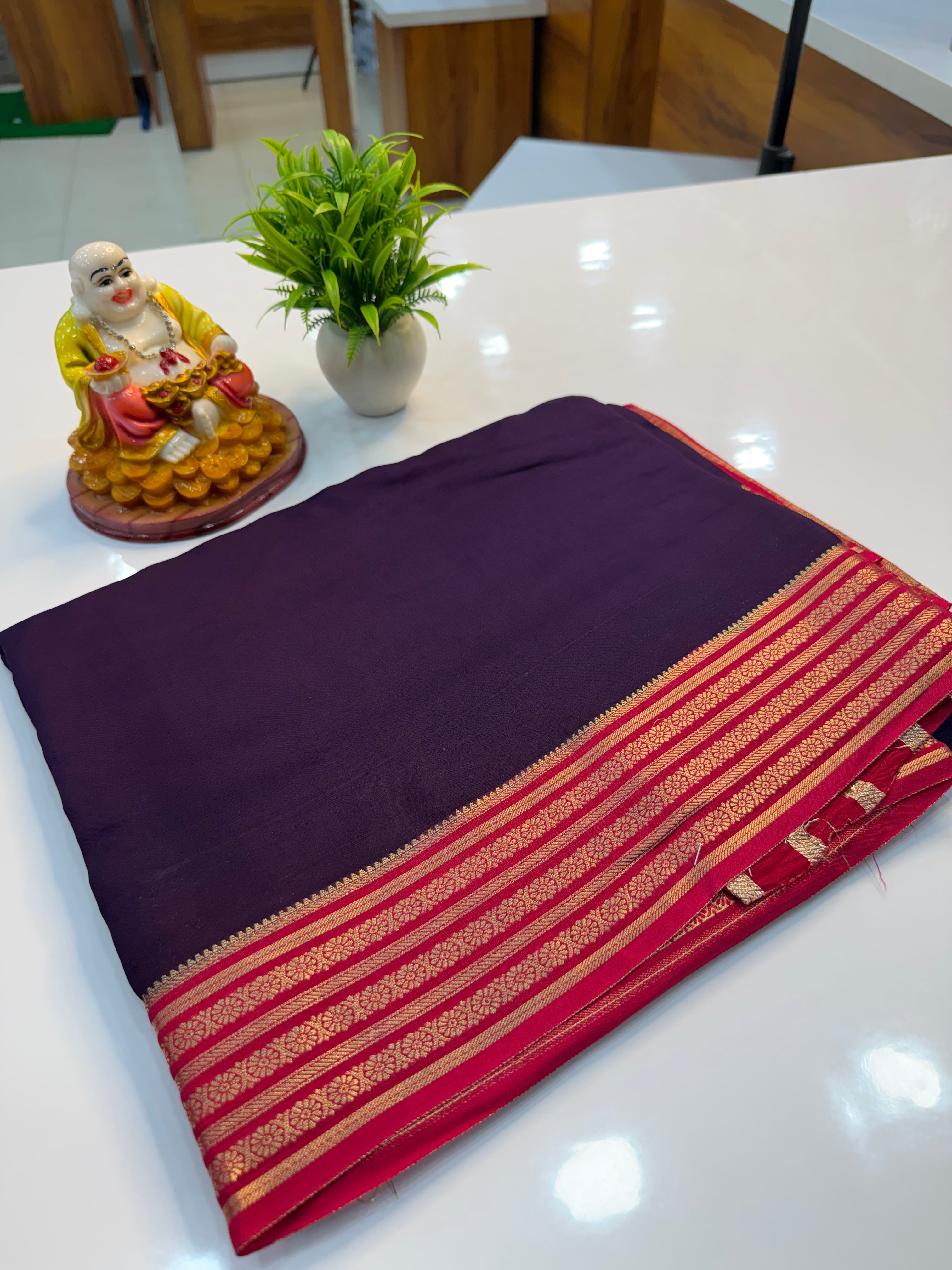 Premium Viscose Crepe Saree with Chit Pallu | Contrast Pallu & Blouse