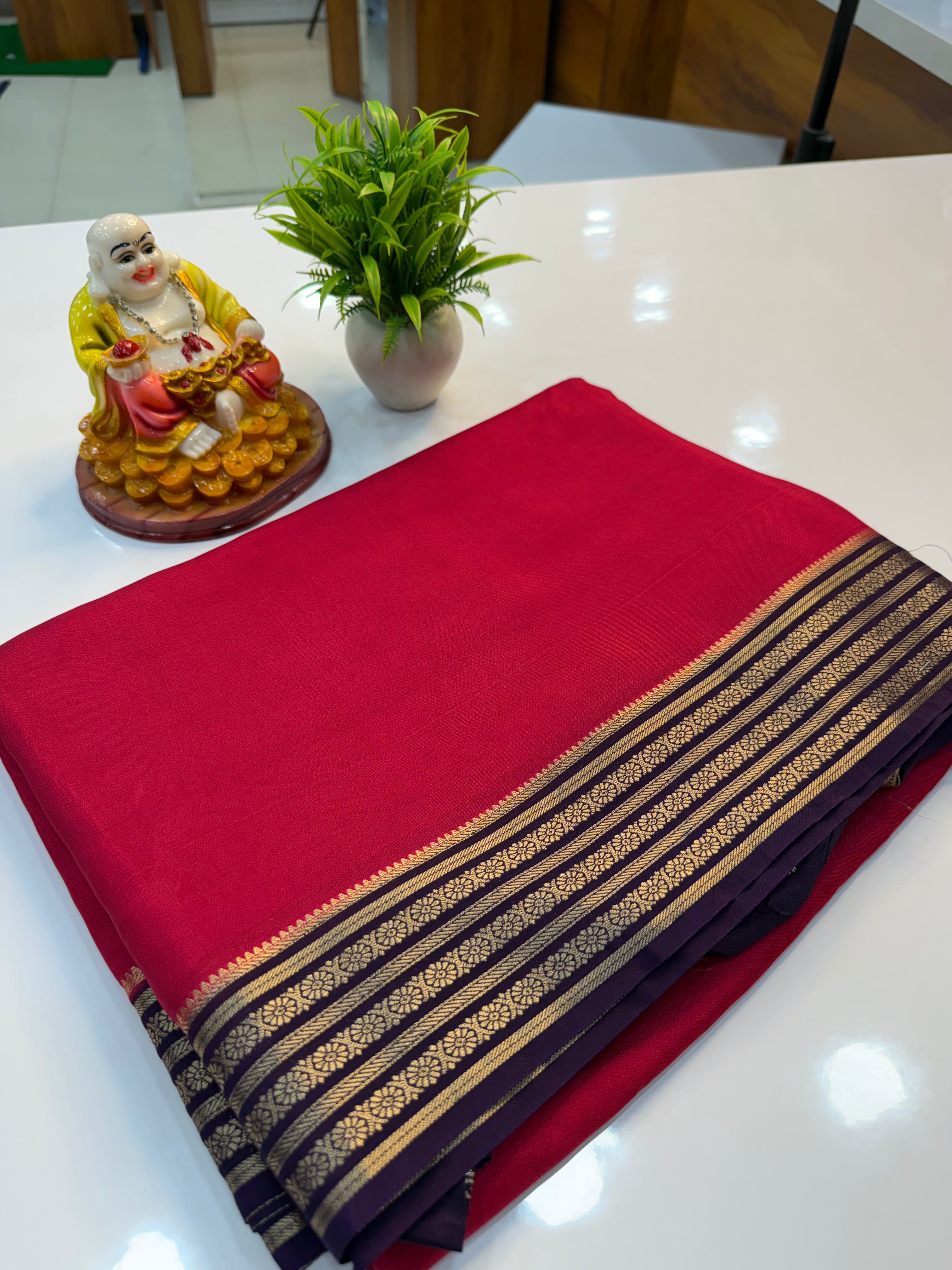 Premium Viscose Crepe Saree with Chit Pallu | Contrast Pallu & Blouse