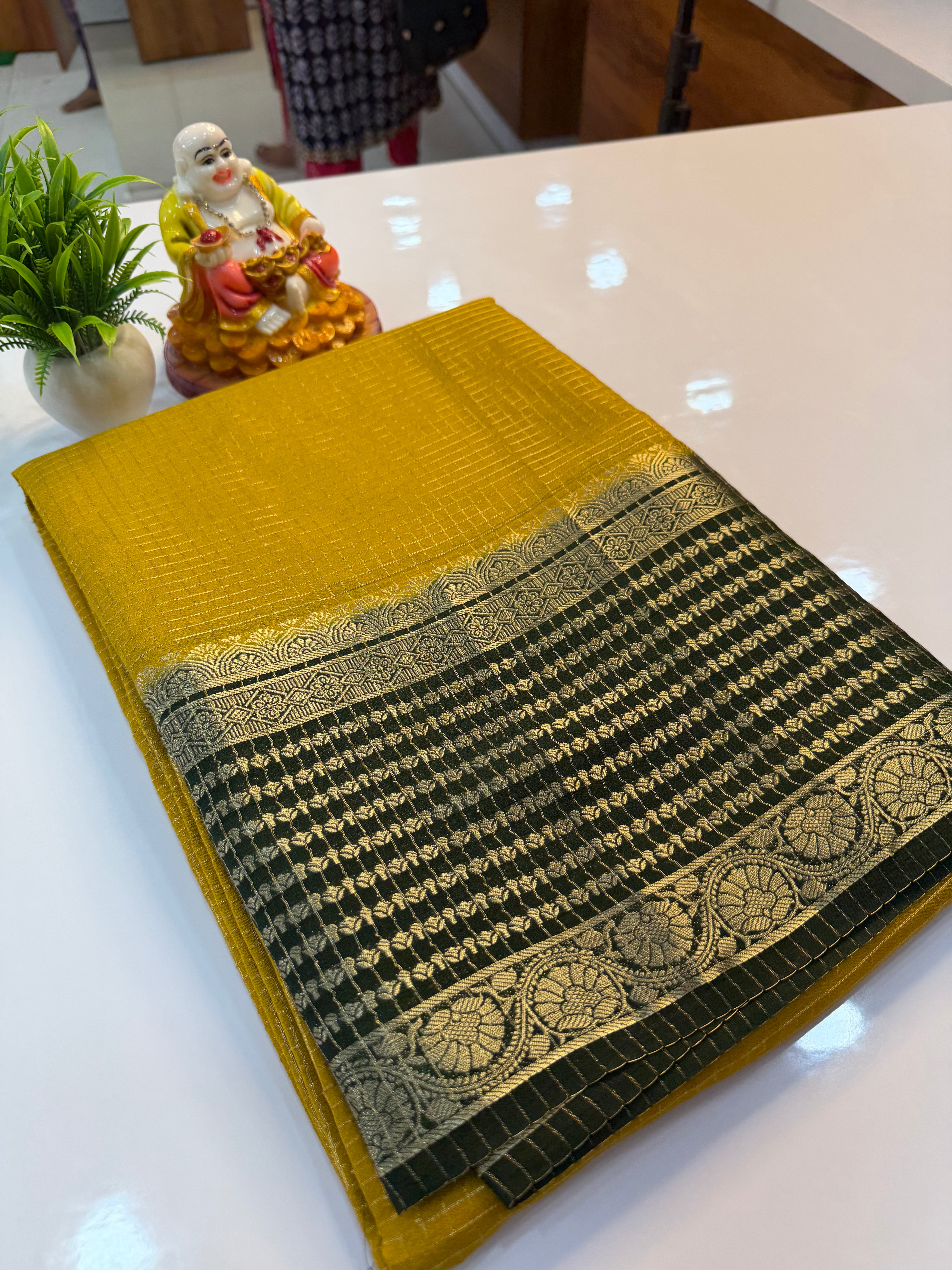 Premium Mysore Crepe Silk Saree with Checks & Rich Pallu…