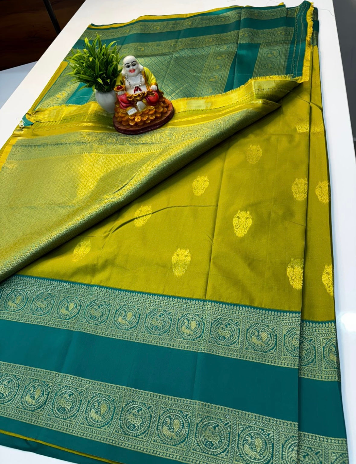 🦚 Premium Semi Silk Saree with Ganda Berunda Design & Rich Pallu 🦚