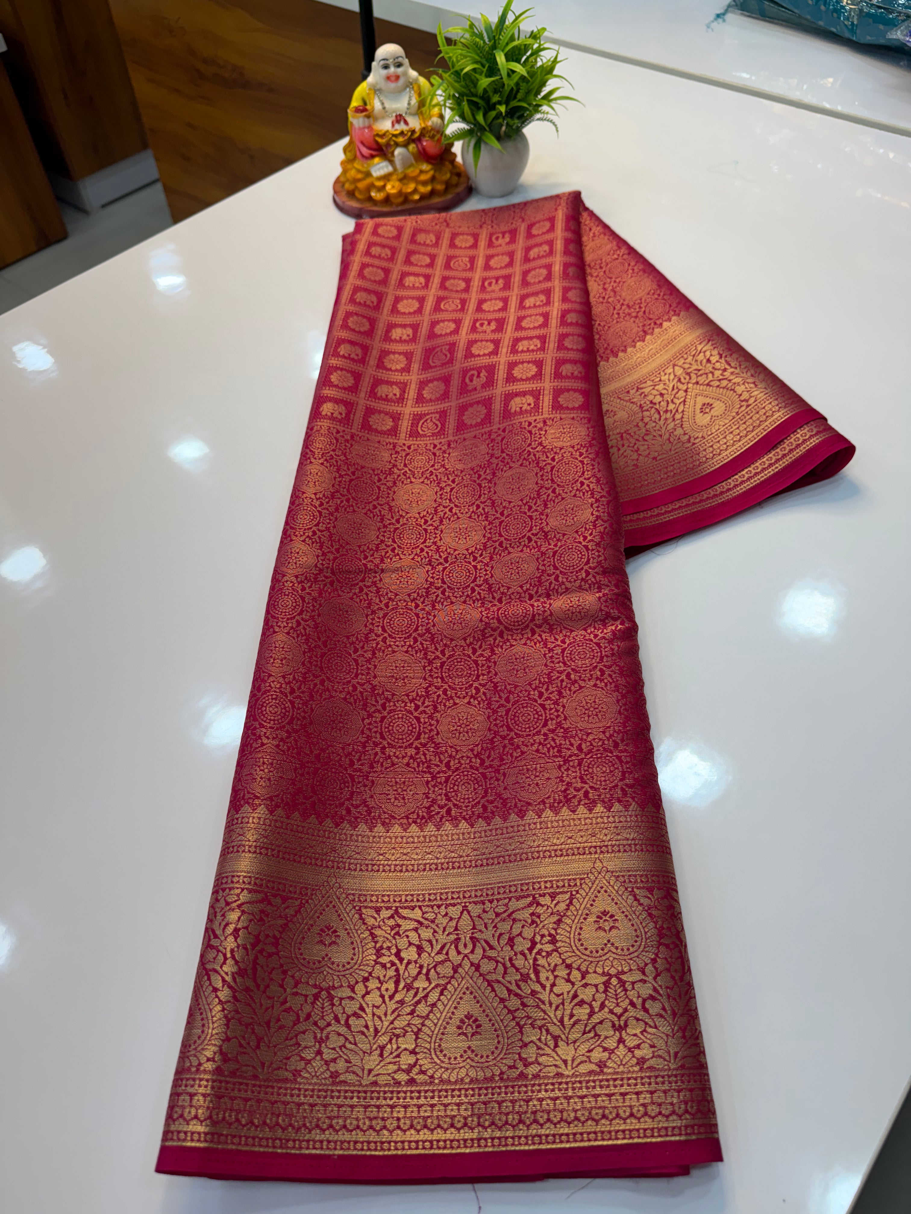 Premium Chiffon Saree with Brocade, Peacock Design, Rich Pallu & Brocade Blouse…
