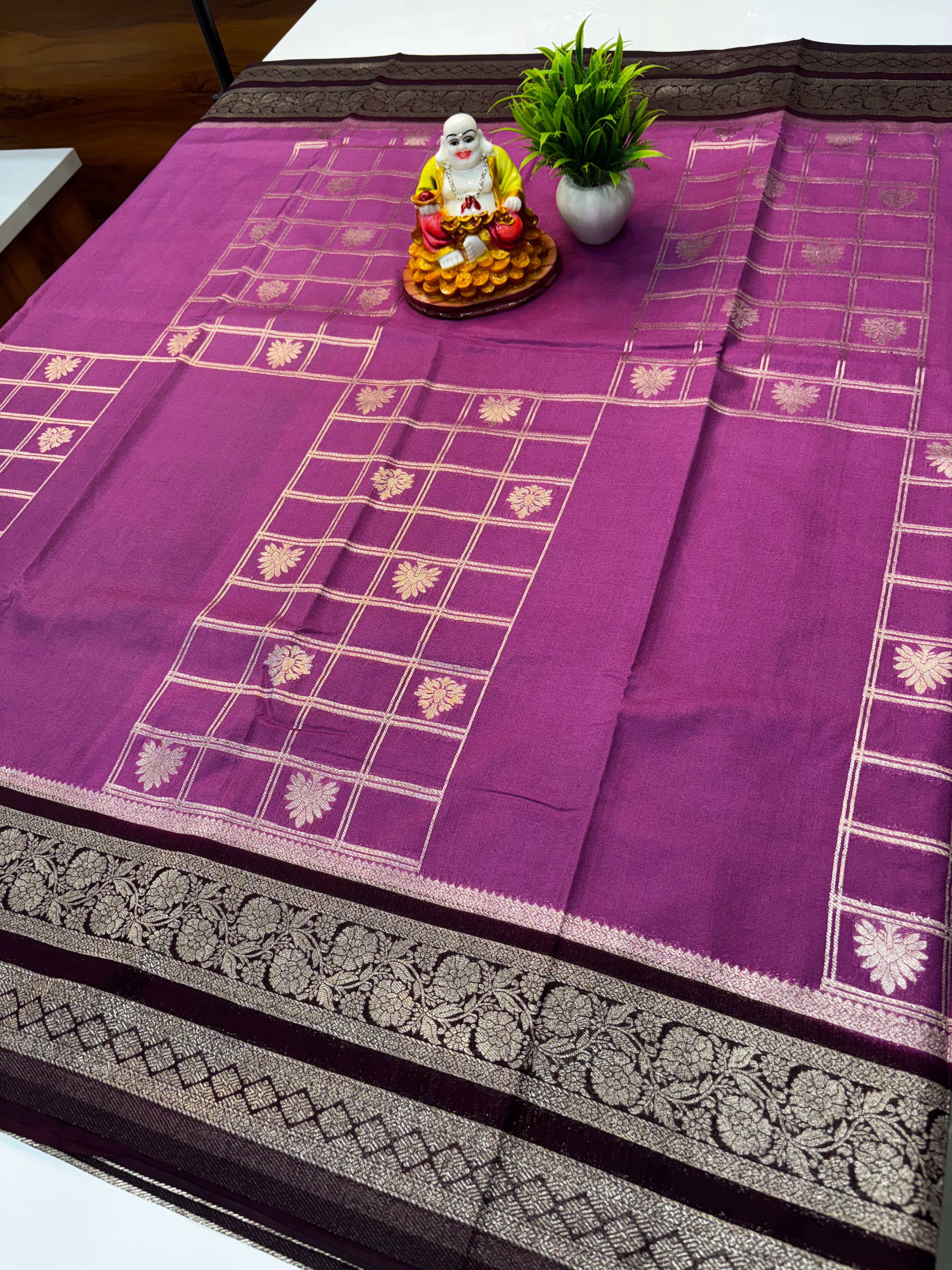 Premium Georgette Saree with Checks Pattern & Rich Pallu