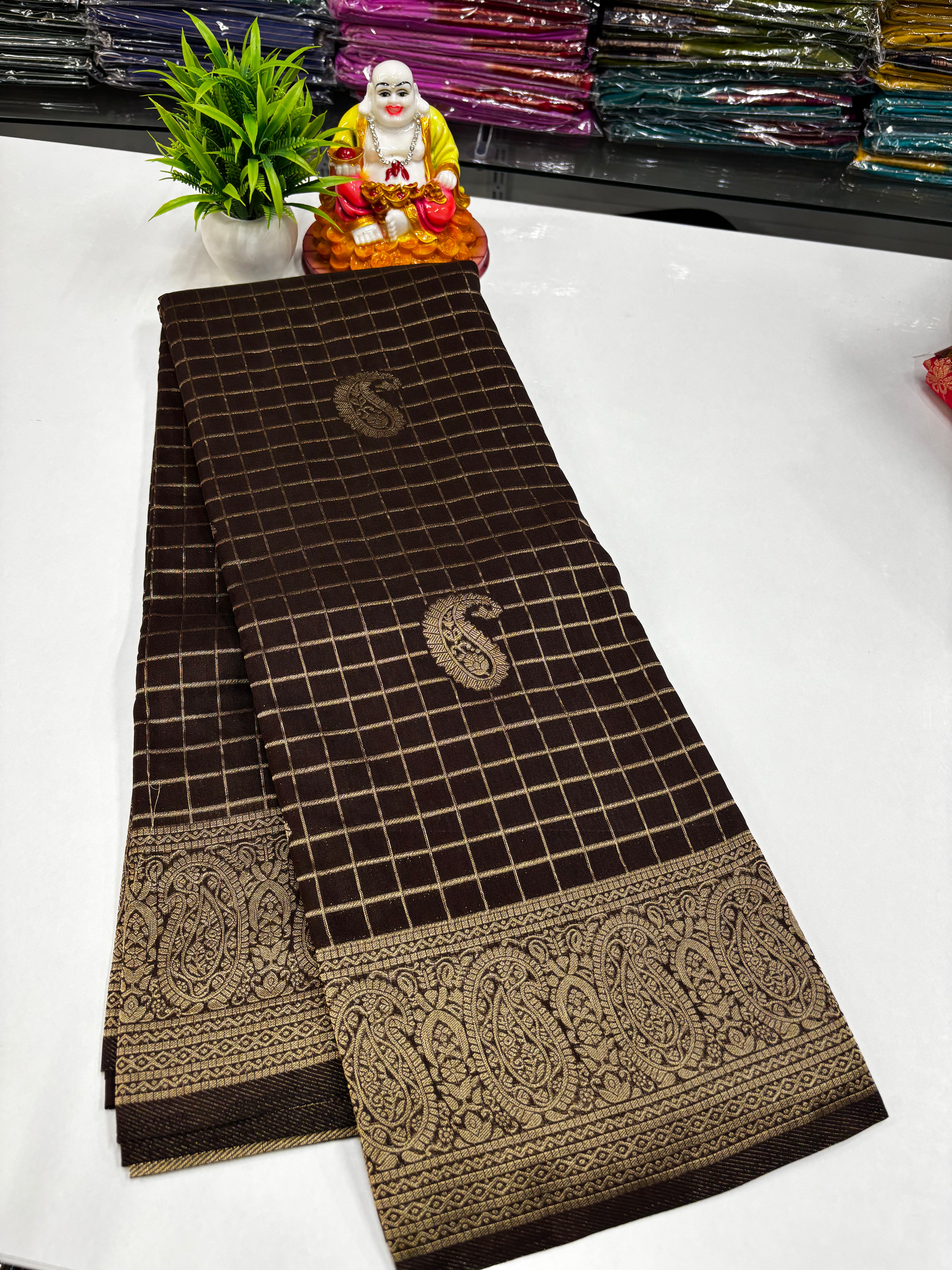 Premium Georgette Saree with Chex Pattern & Mango Design Rich Pallu