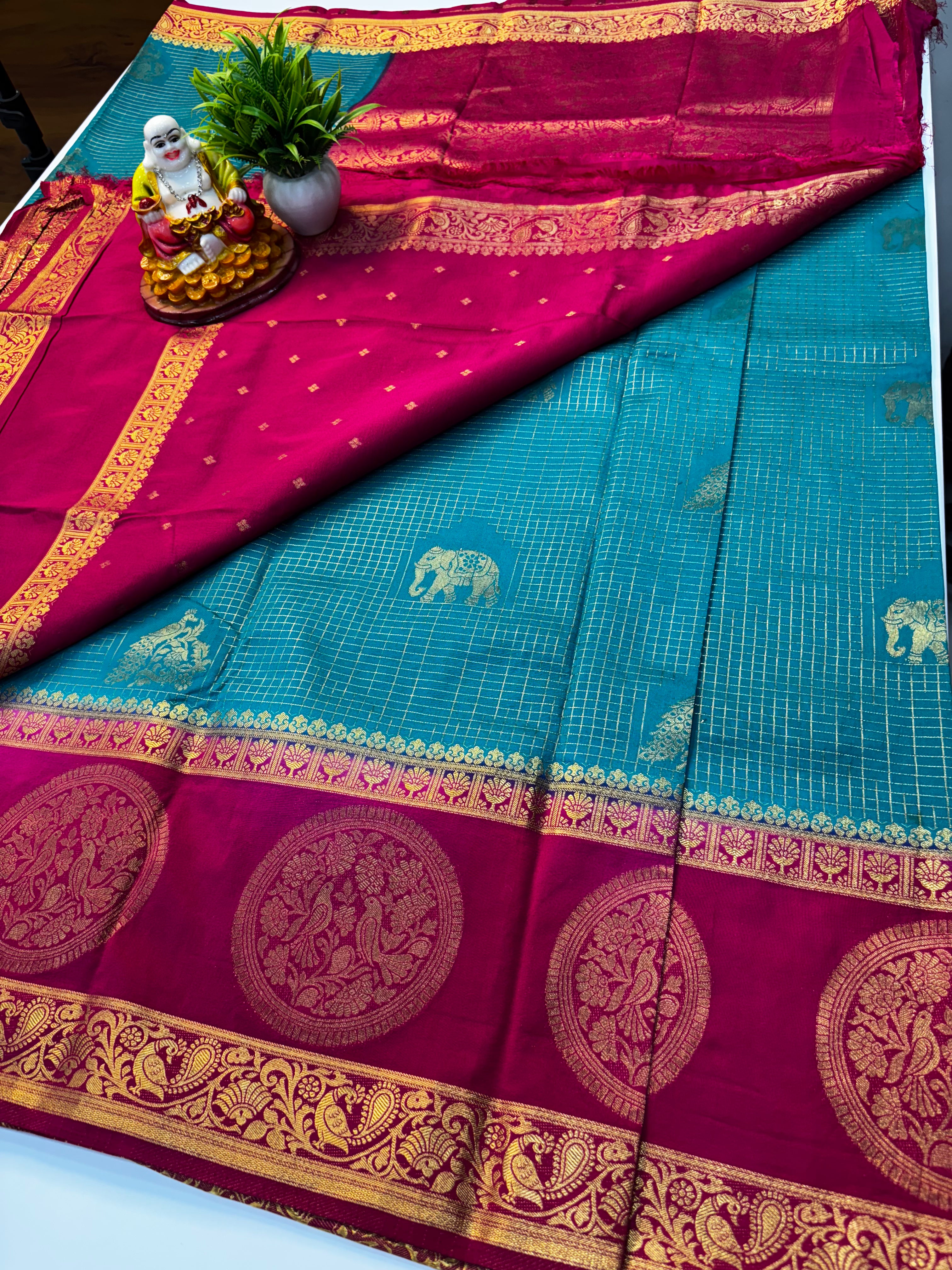 Premium Georgette Saree with Checks Pattern & Rich Pallu