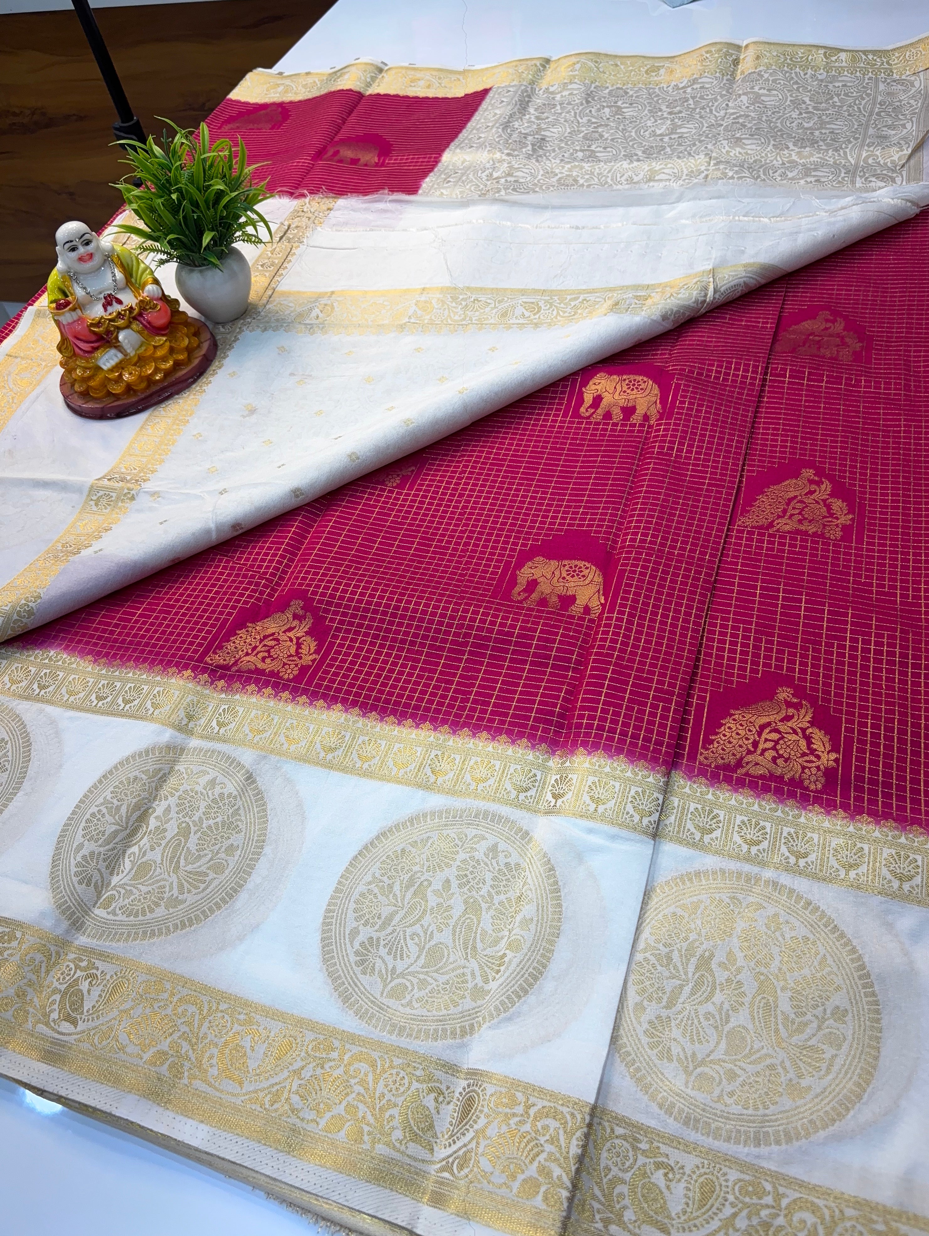 Premium Georgette Saree with Checks Pattern & Rich Pallu