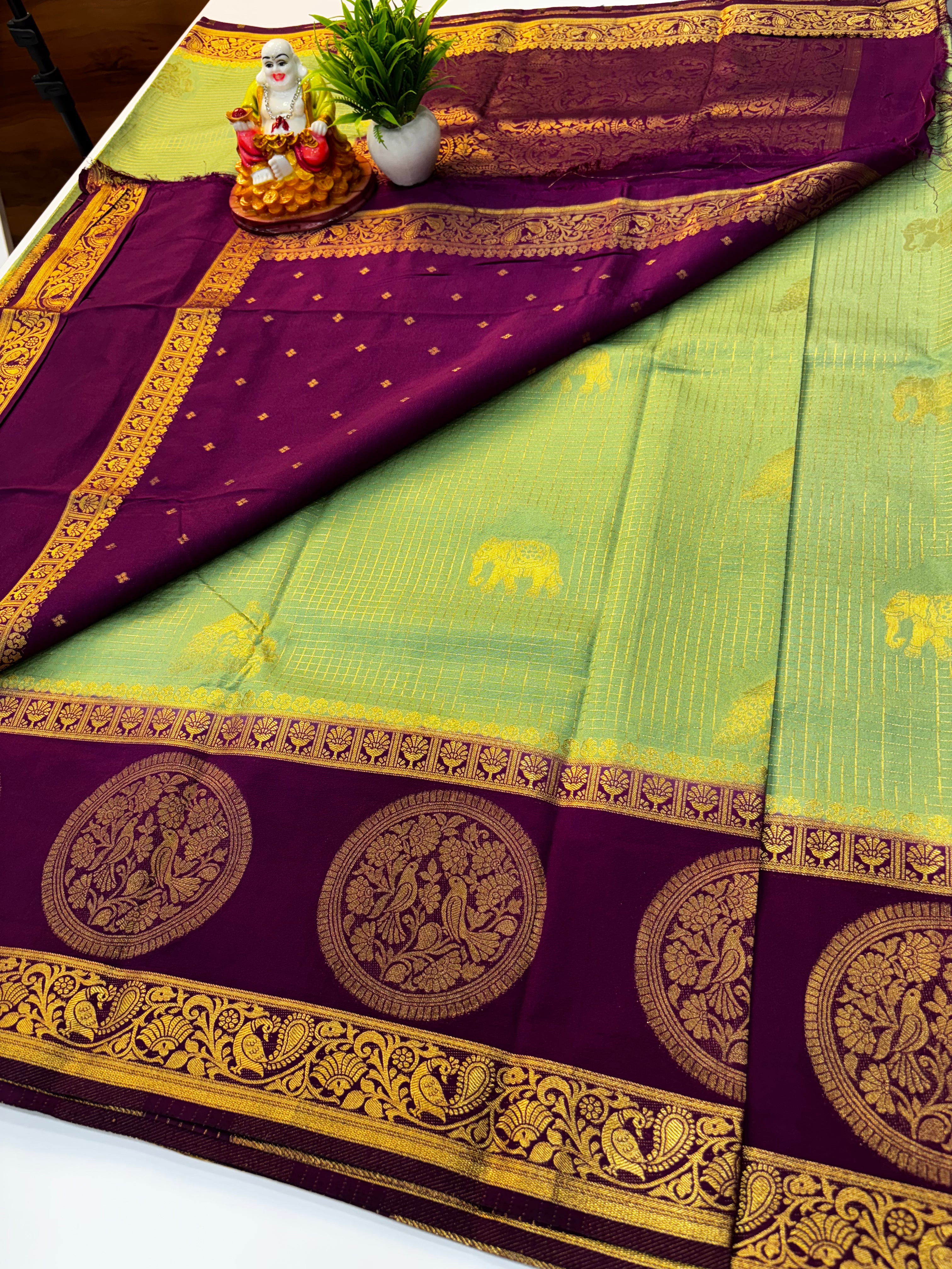 Premium Georgette Saree with Checks Pattern & Rich Pallu