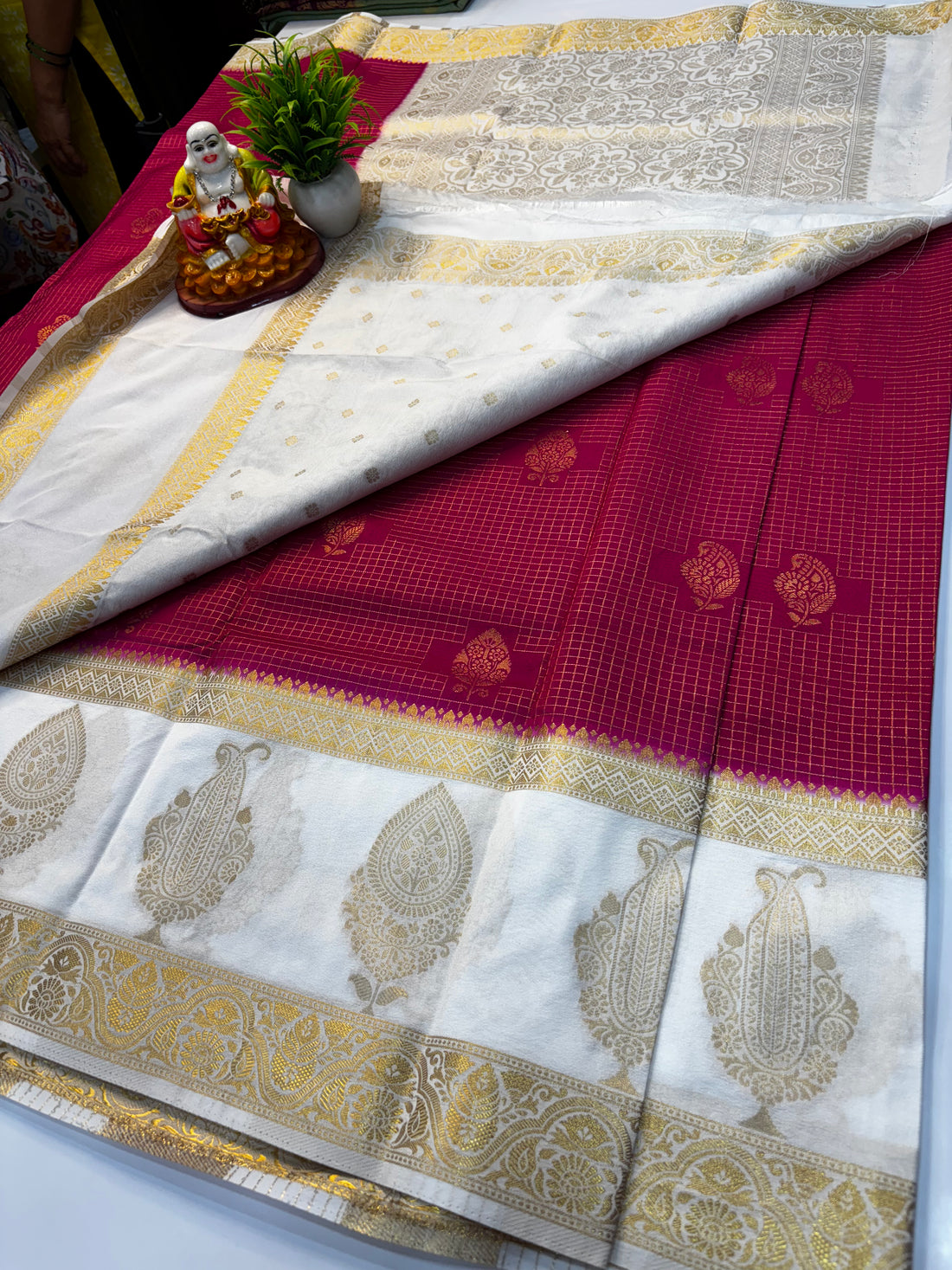 Premium Georgette Saree with Checks Pattern, Leaf & Mango Design