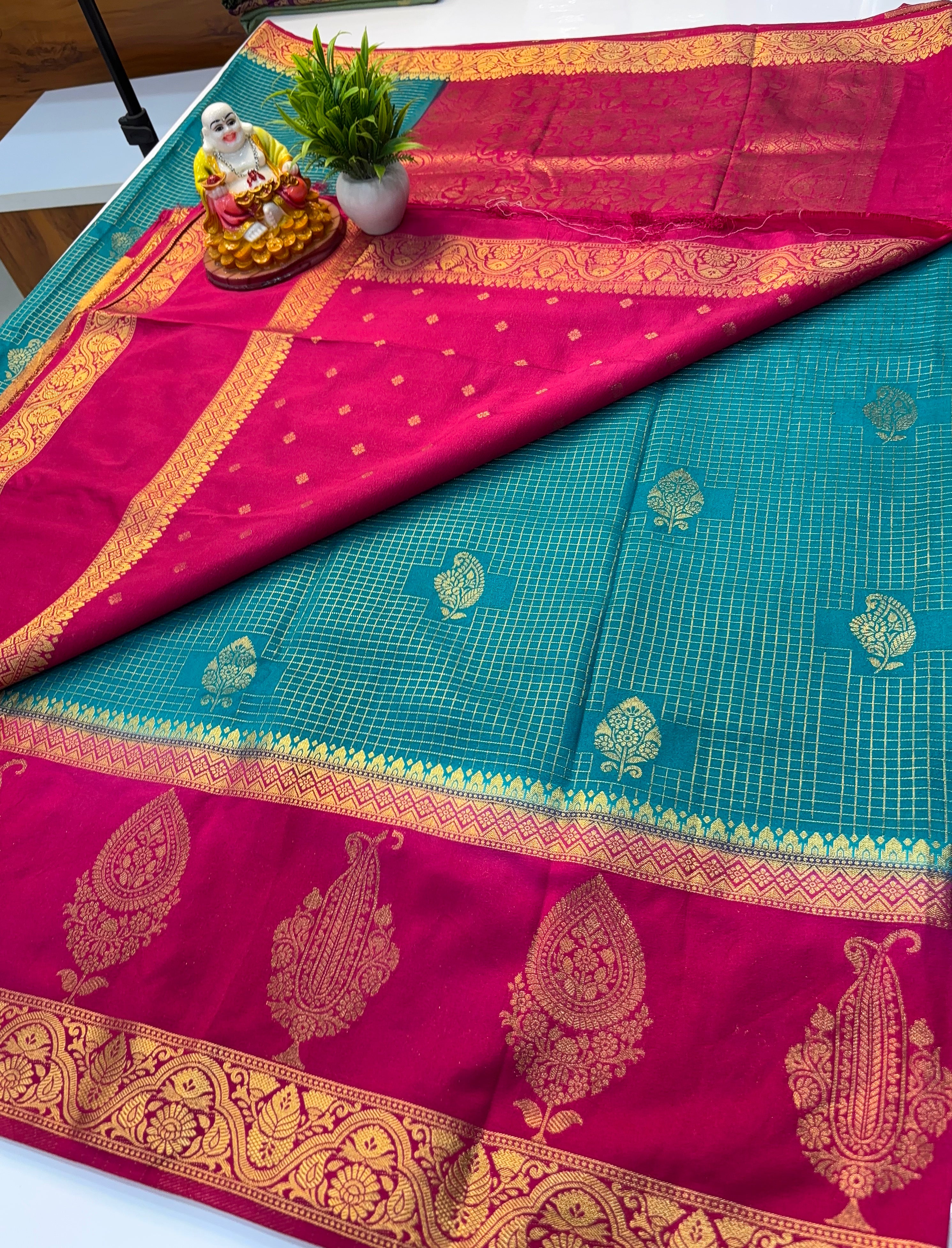 Premium Georgette Saree with Checks Pattern, Leaf & Mango Design