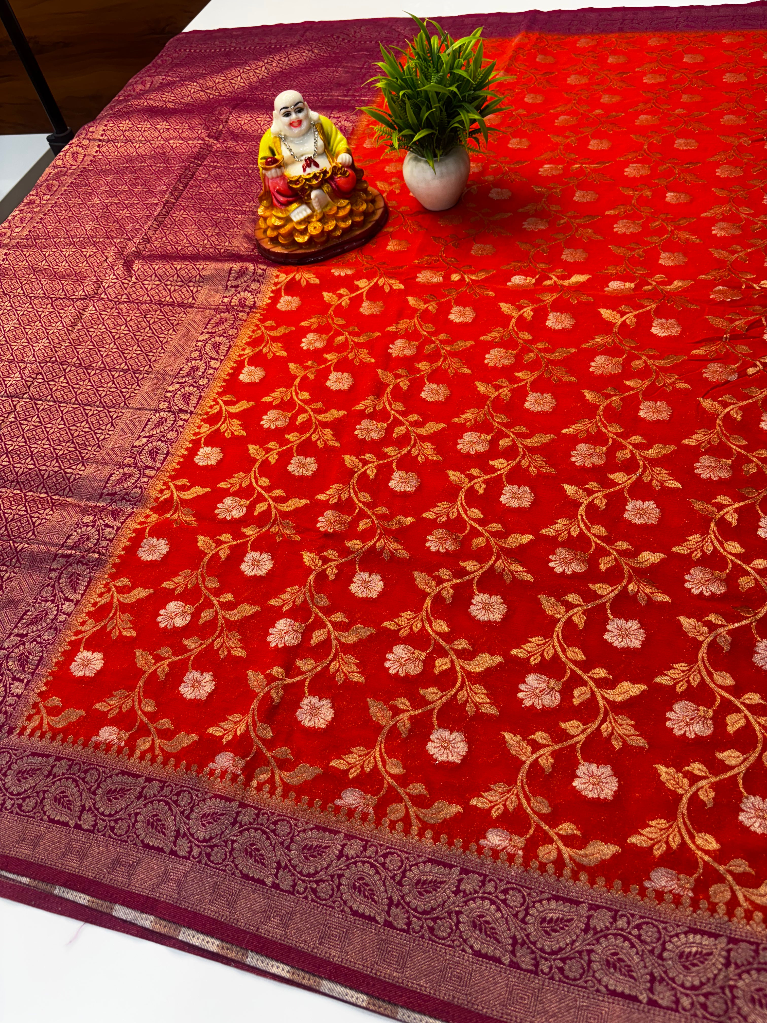 Premium Wrinkle Crepe Silk Saree with Jaal Pattern & Rich Pallu