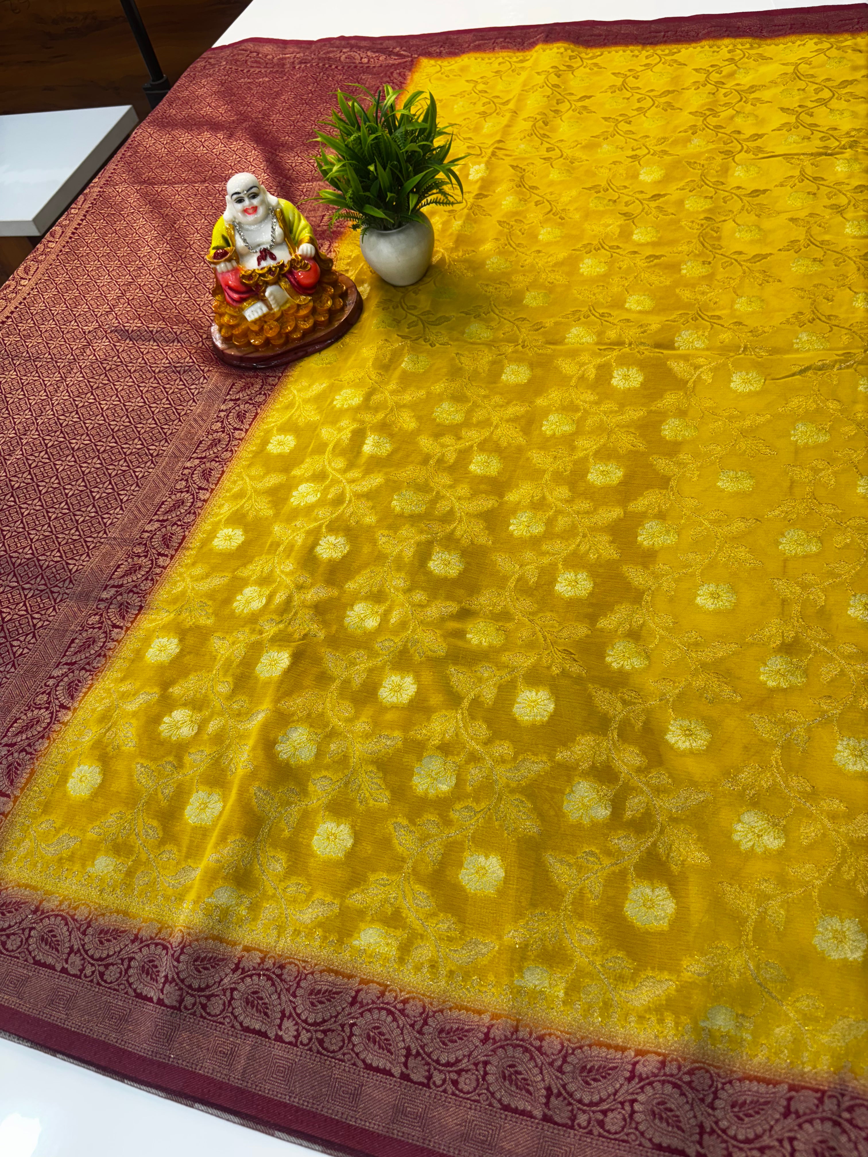 Premium Wrinkle Crepe Silk Saree with Jaal Pattern & Rich Pallu