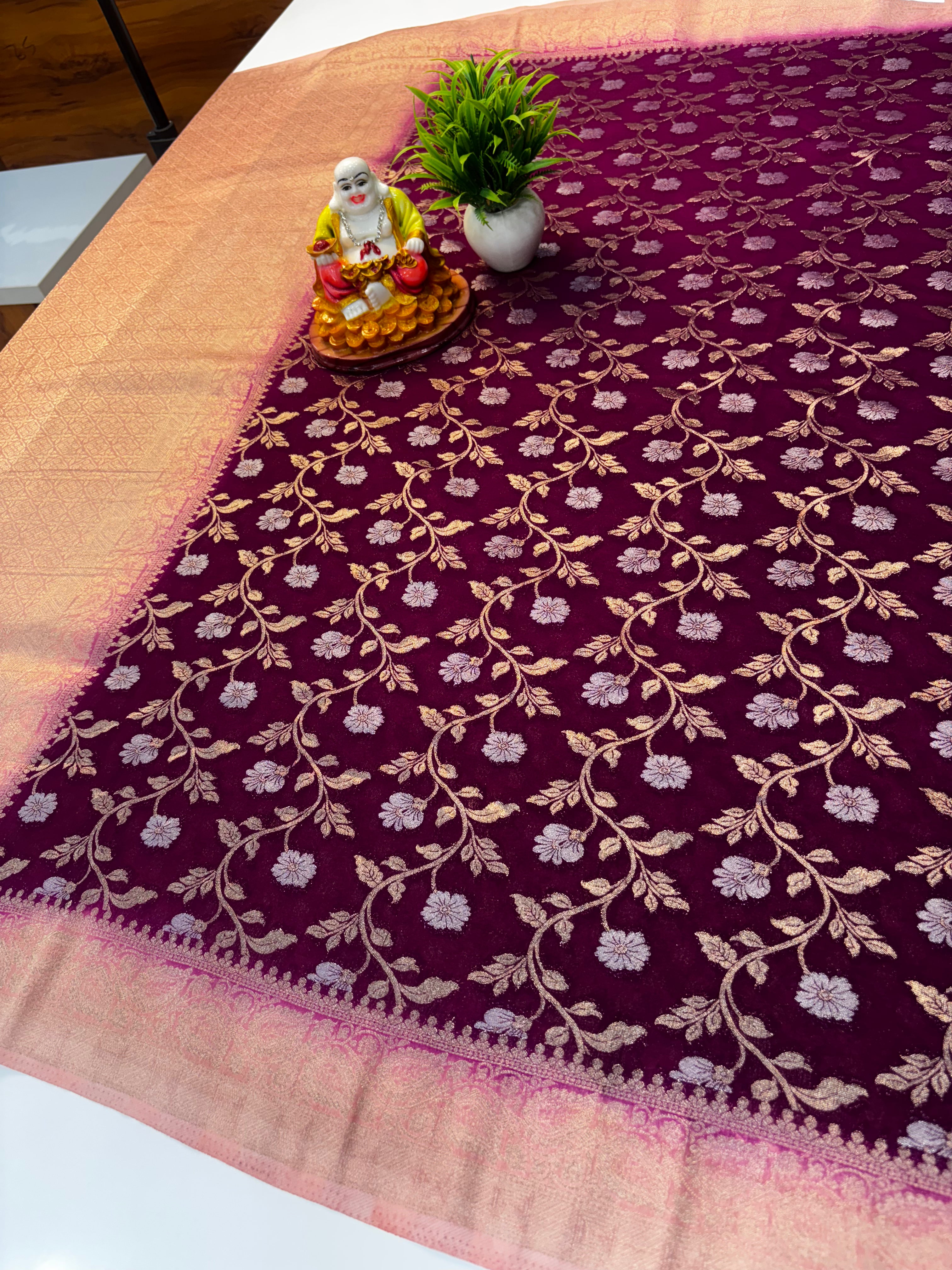 Premium Wrinkle Crepe Silk Saree with Jaal Pattern & Rich Pallu