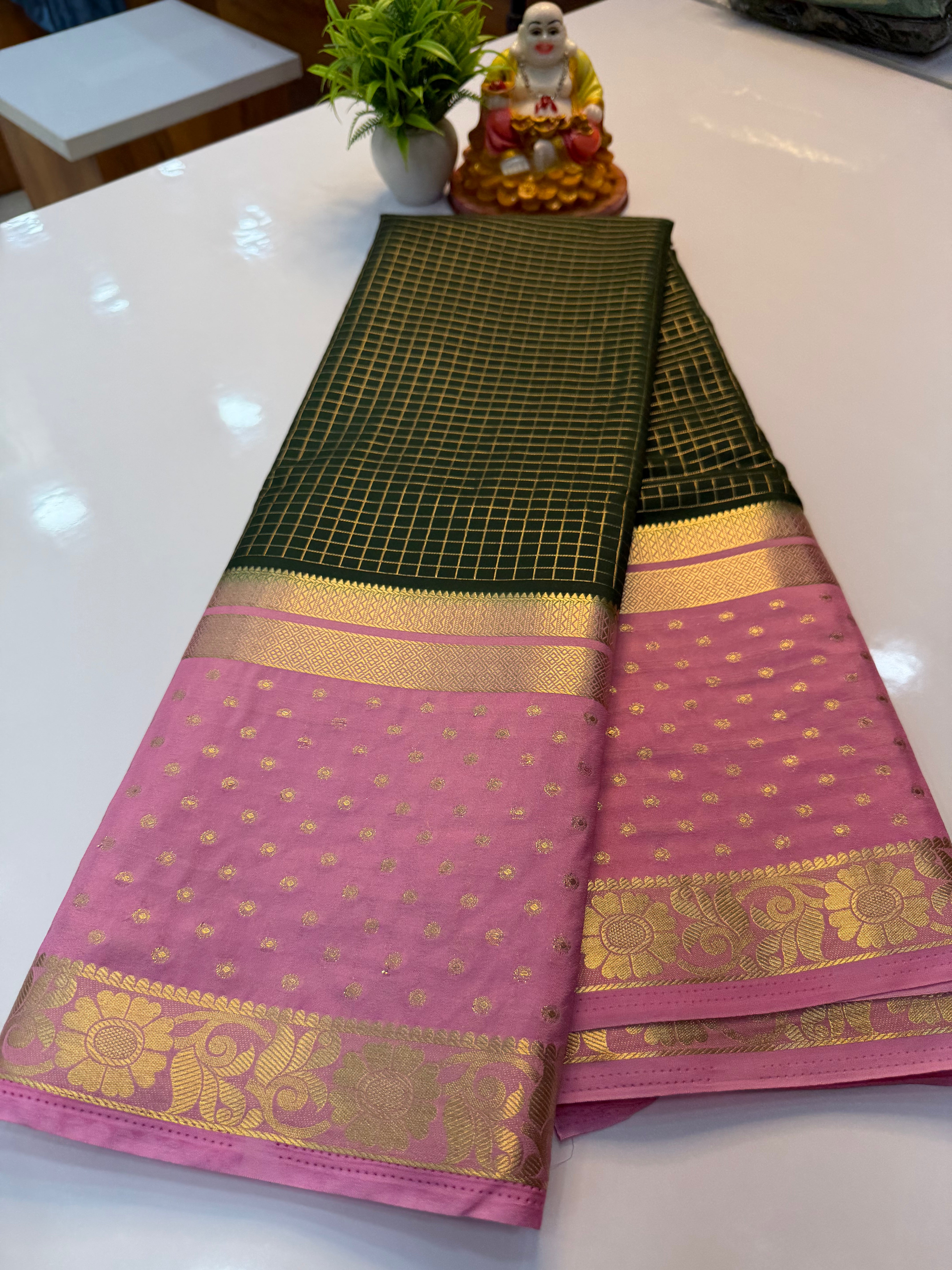 Premium Mysore Crepe Silk Saree with Checks & Bindhi Border…