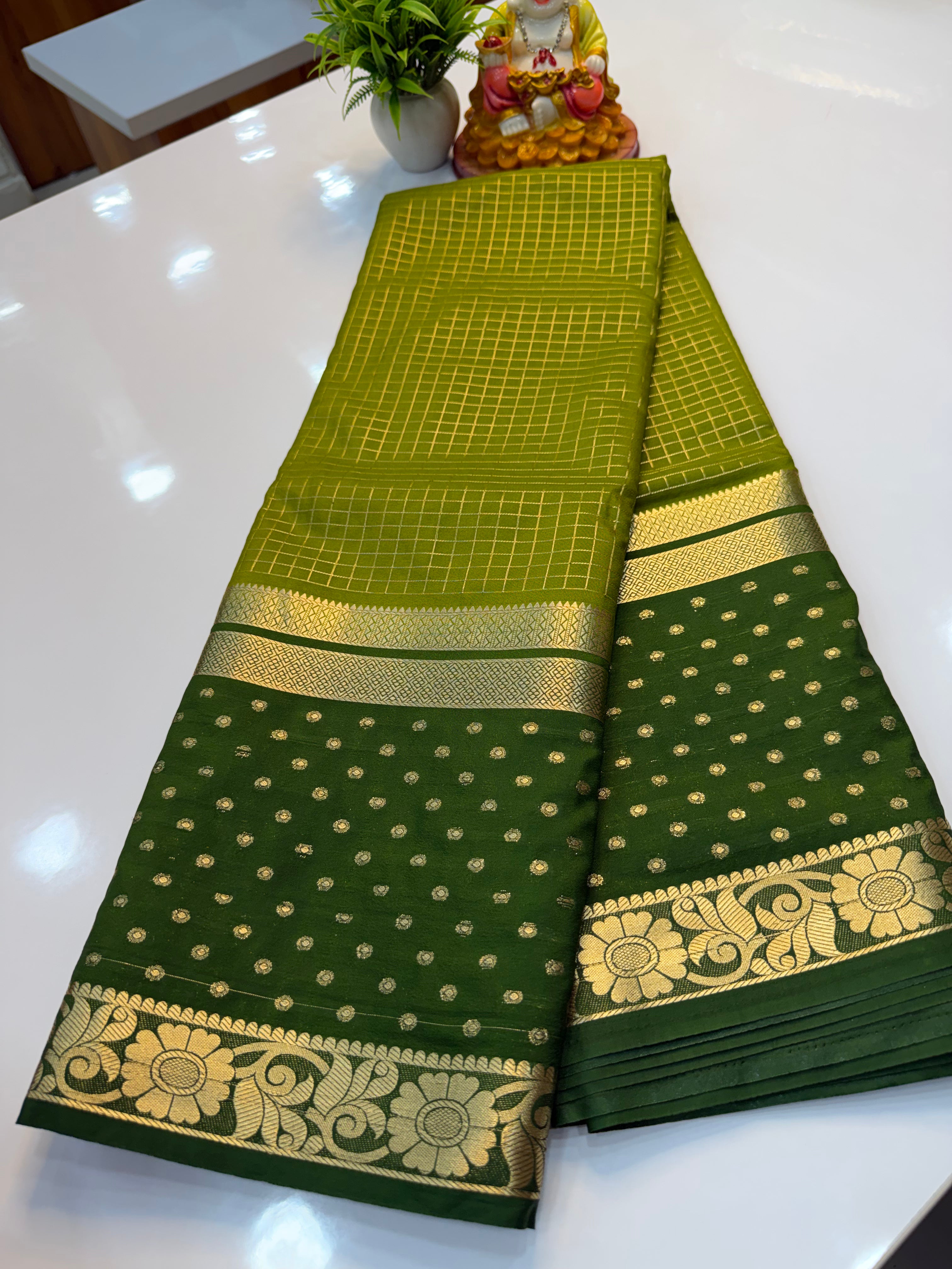 Premium Mysore Crepe Silk Saree with Checks & Bindhi Border…