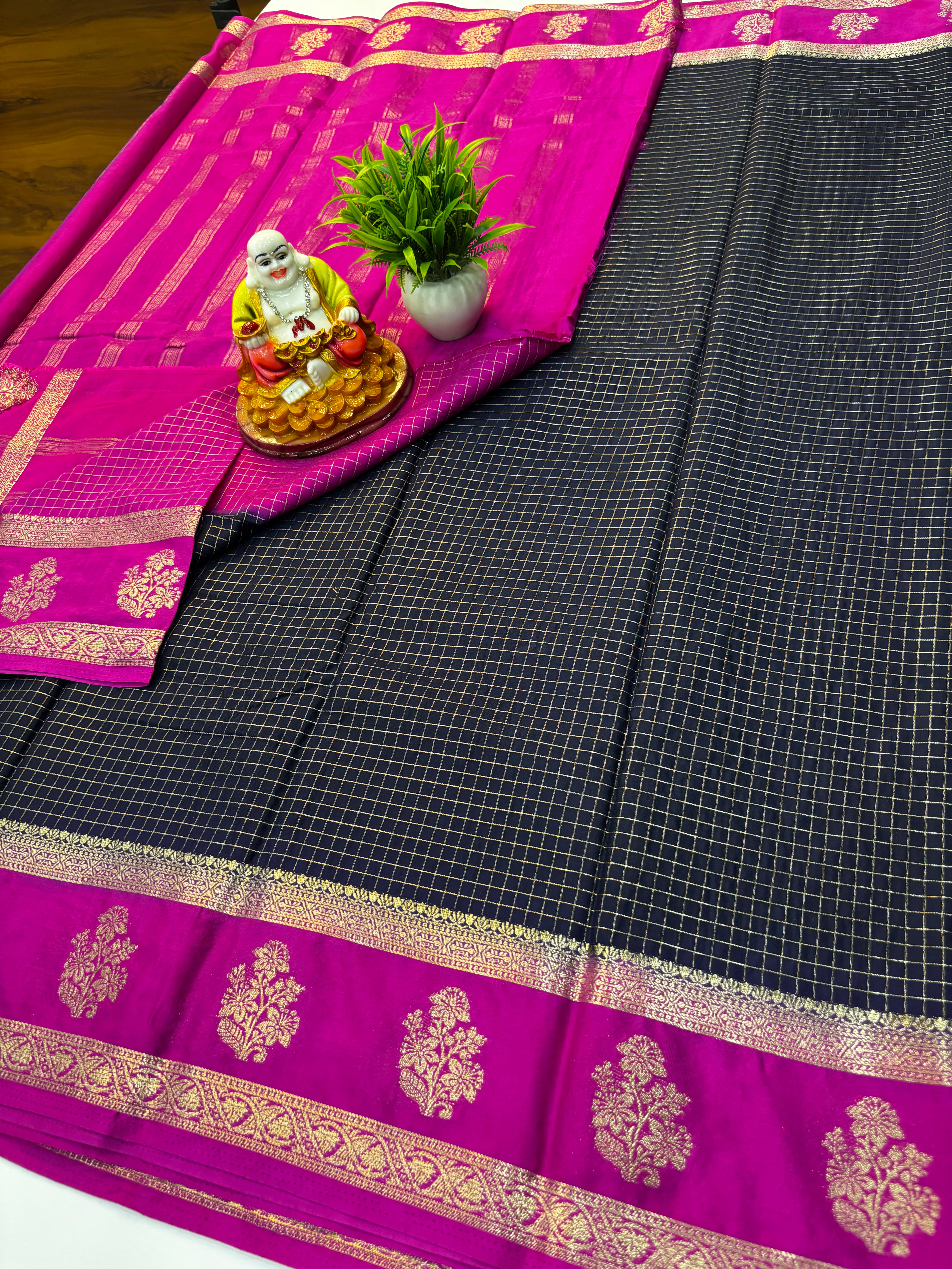 Mysore Crepe Silk Saree with Checks Pattern & Contrast Pallu