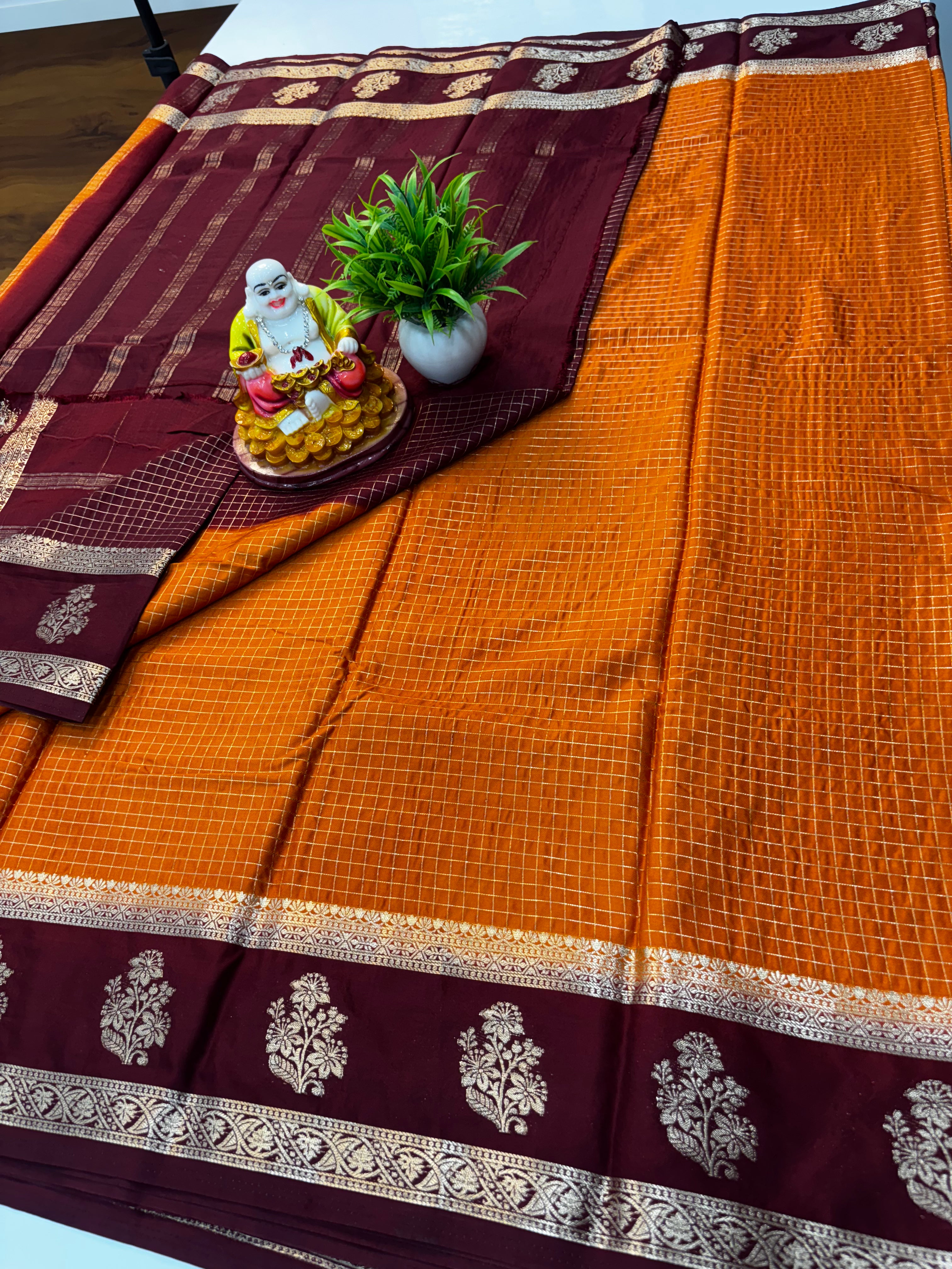 Mysore Crepe Silk Saree with Checks Pattern & Contrast Pallu