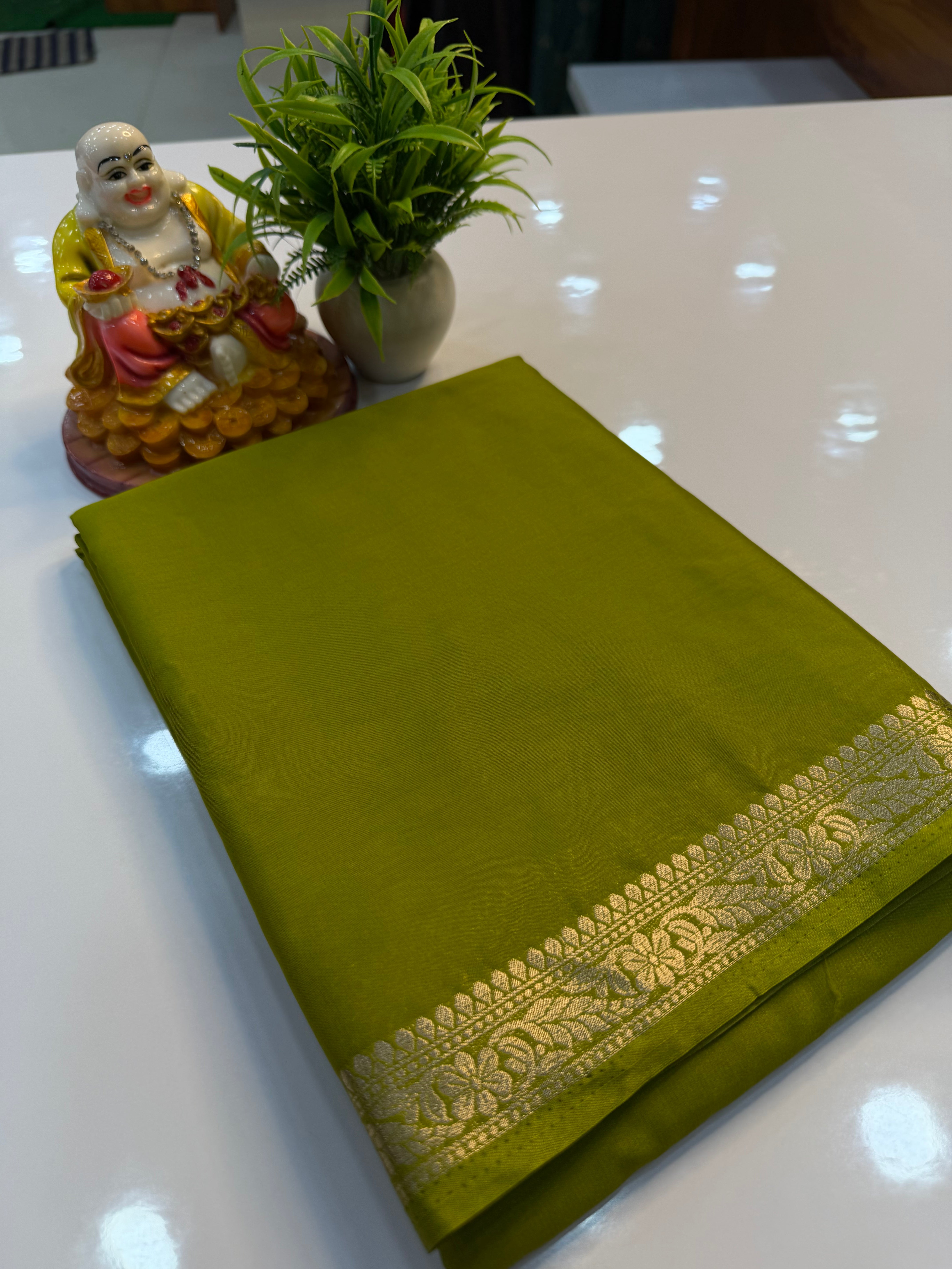 Mysore Crepe Silk Saree with Small Border & Chit Pallu…..