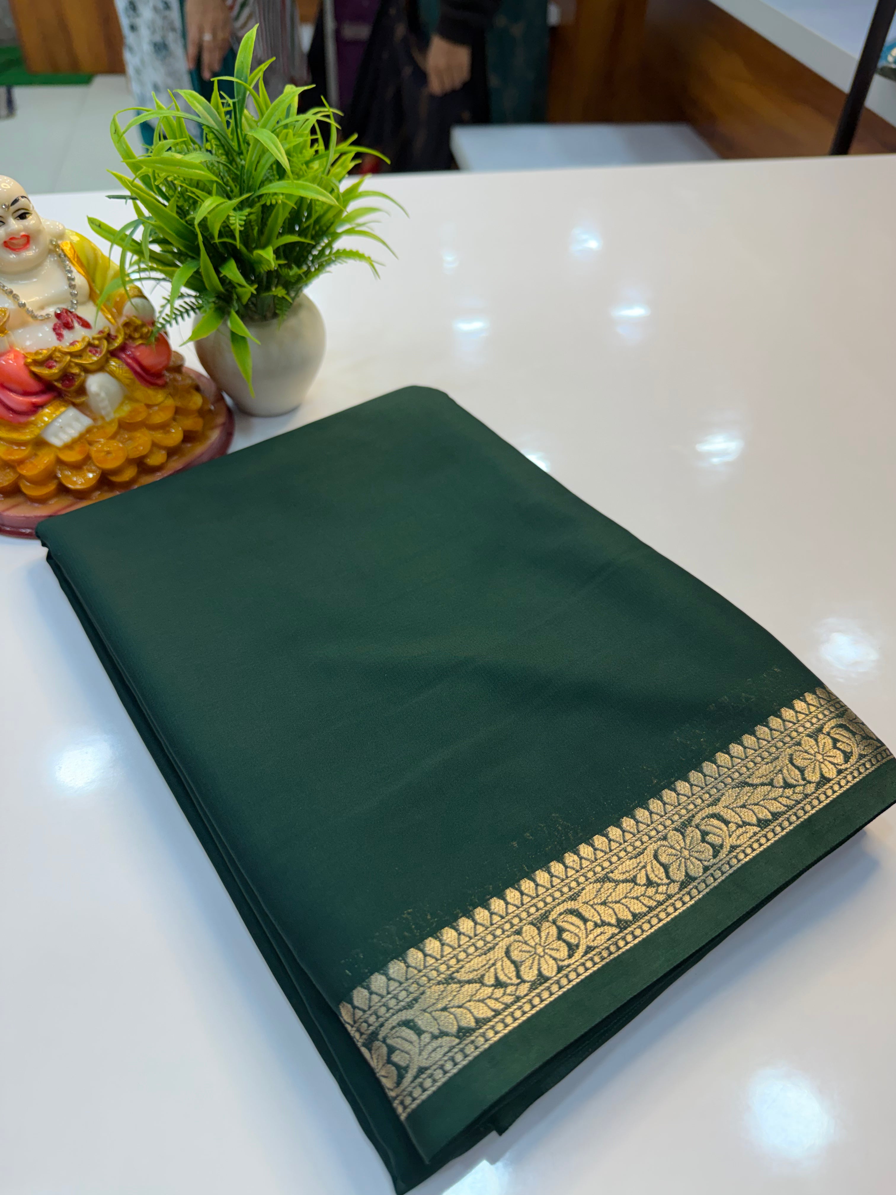 Mysore Crepe Silk Saree with Small Border & Chit Pallu…..