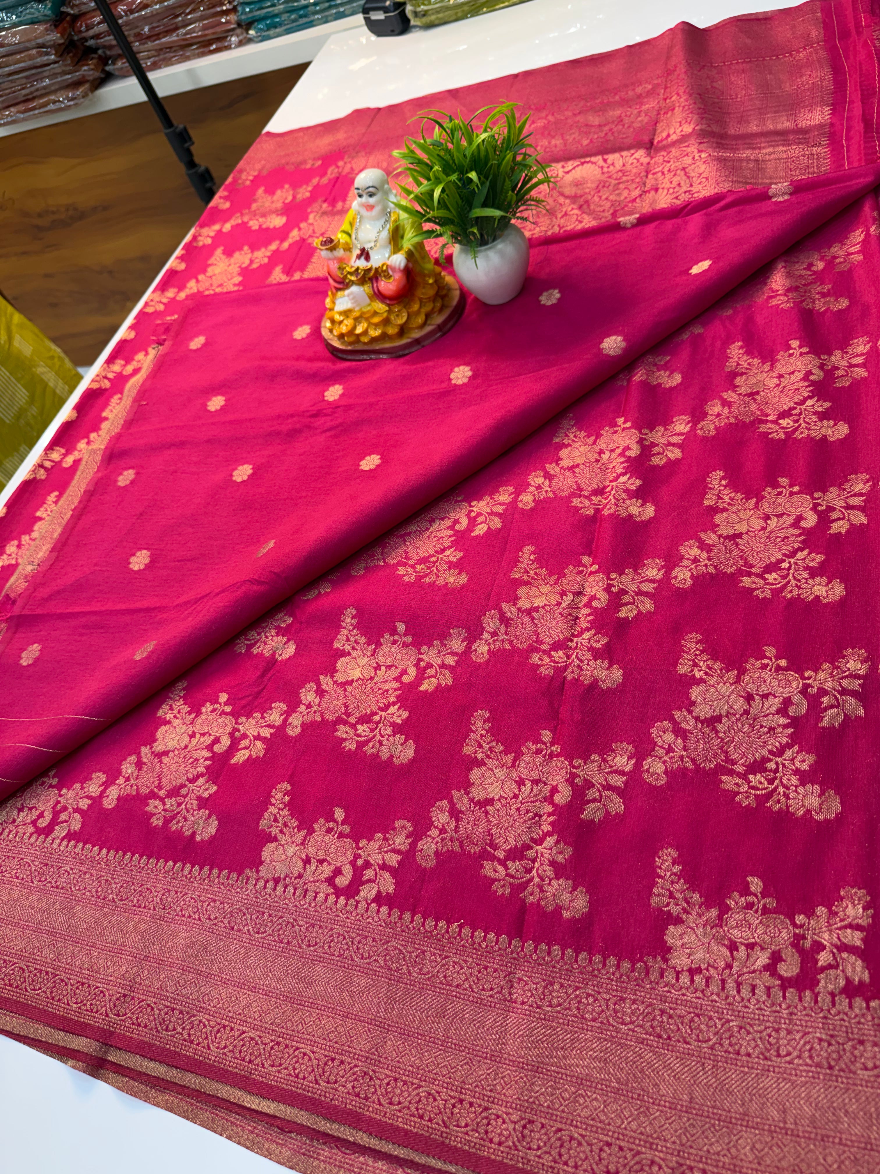 Premium Georgette Saree with Jaal Pattern | Rich Pallu & Butta Blouse…