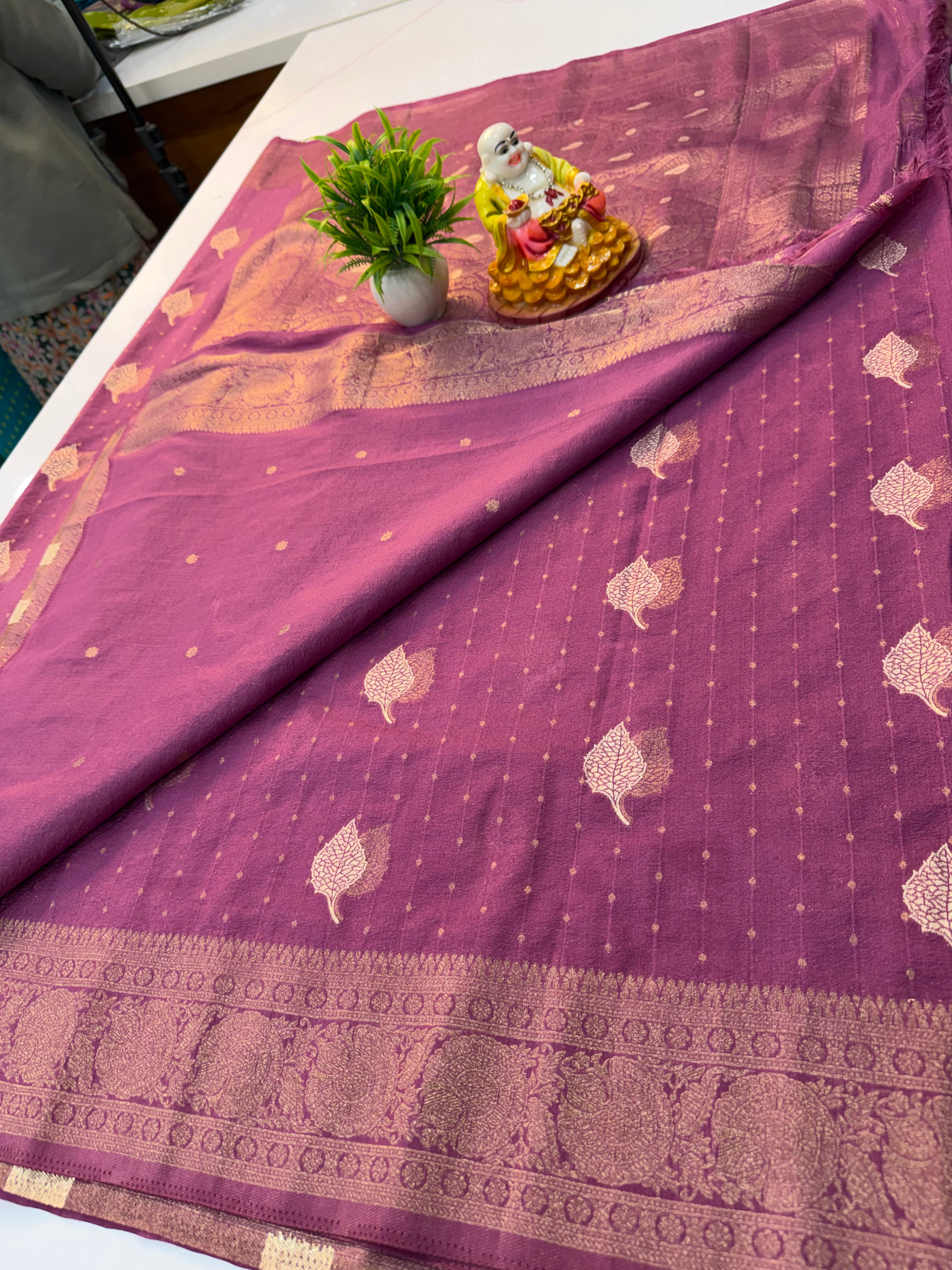 Premium Georgette Saree with Leaf Pattern Buttas & Rich Pallu..