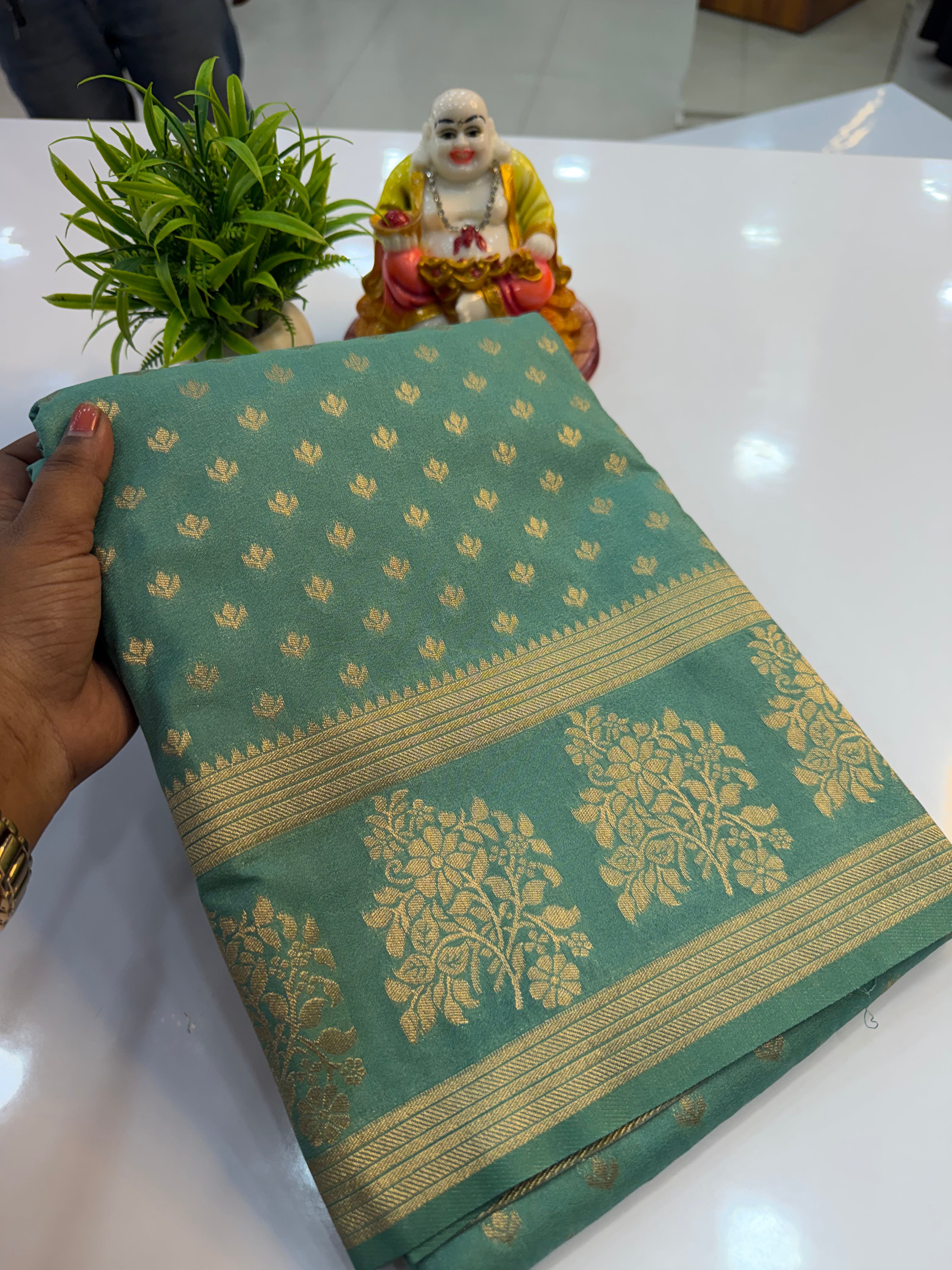 Premium Georgette Saree with Butta Design and Rich Pallu….