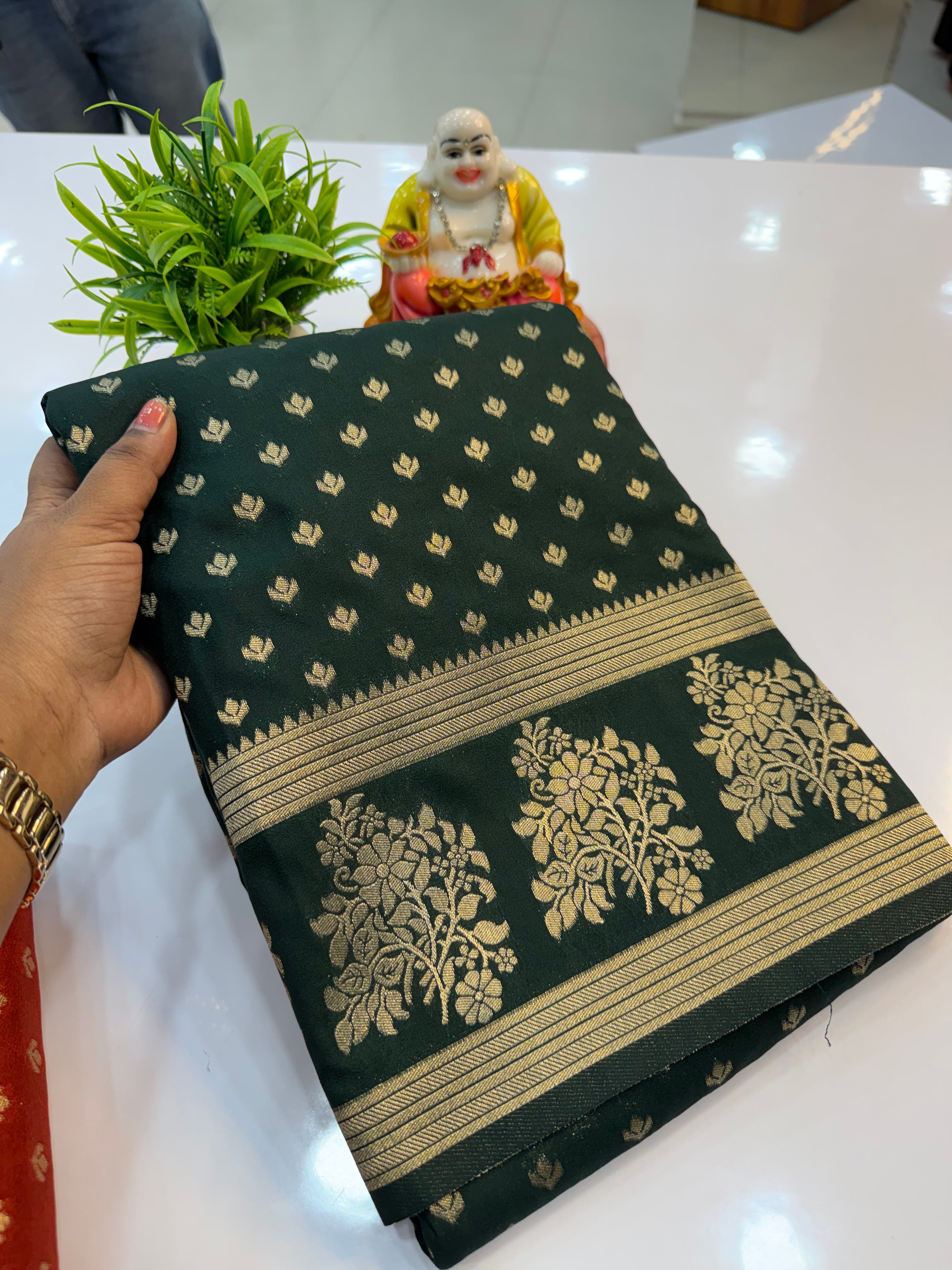Premium Georgette Saree with Butta Design and Rich Pallu….