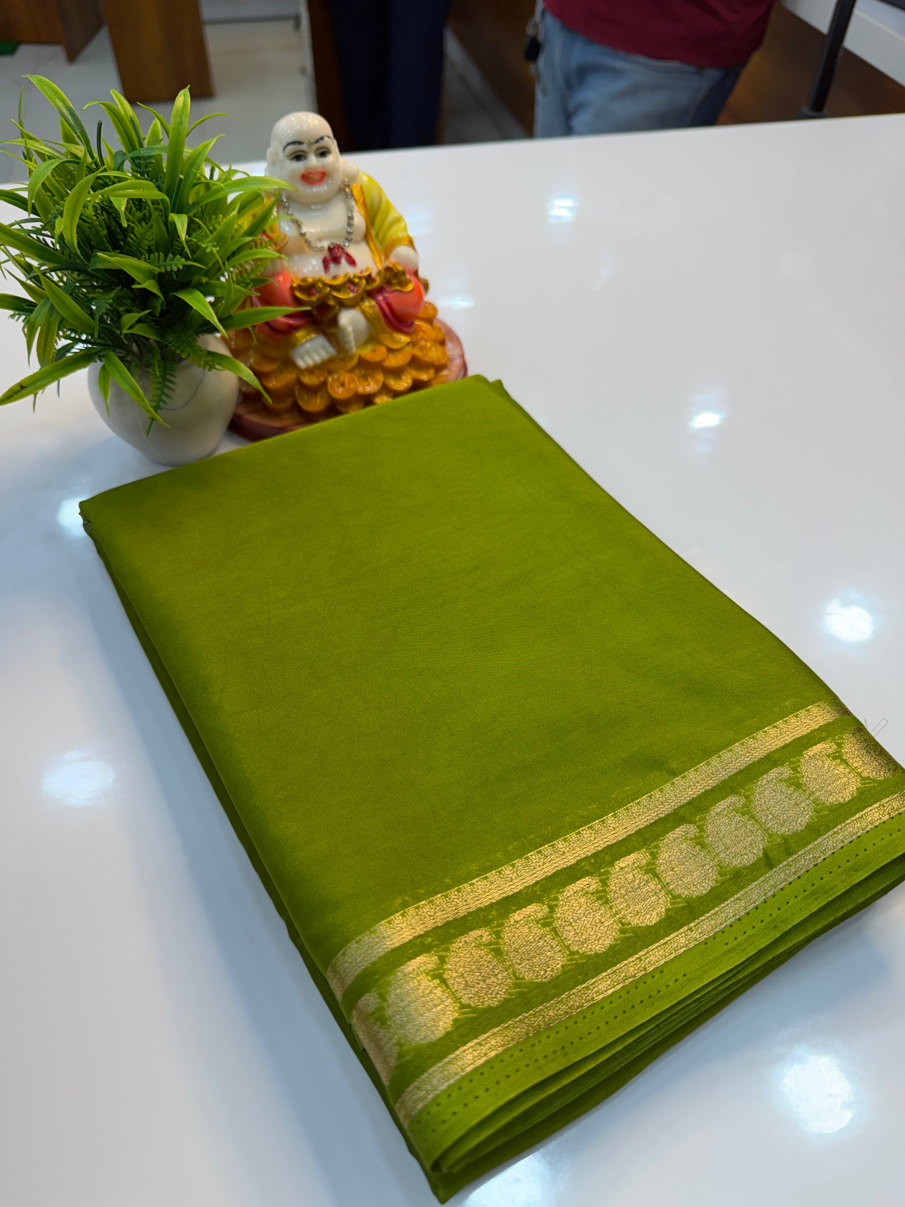 Mysore Crepe Silk Saree with Mango Border & Chit Pallu…