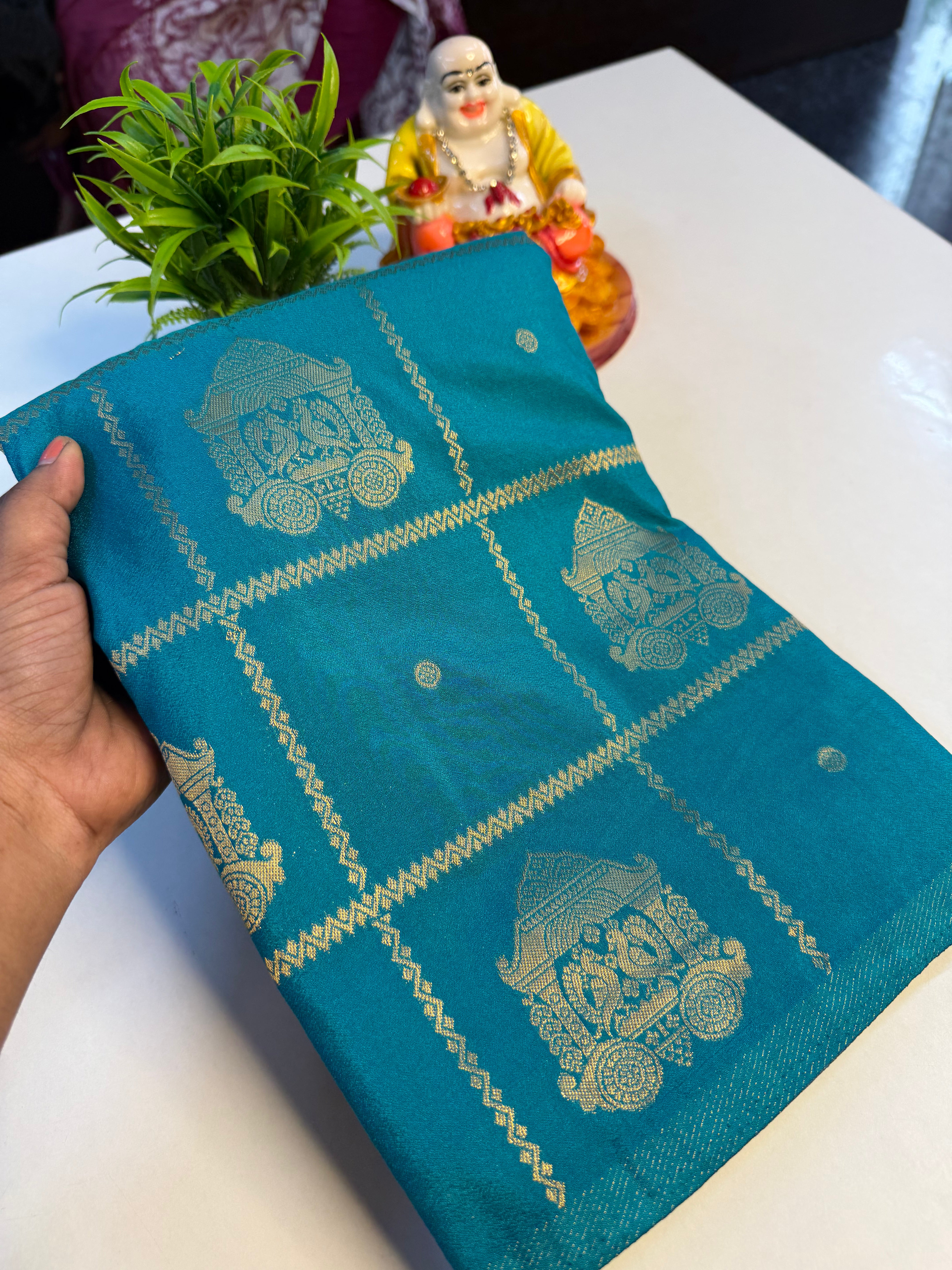 Premium Georgette Saree with Checks, Rich Pallu & Butta Blouse…