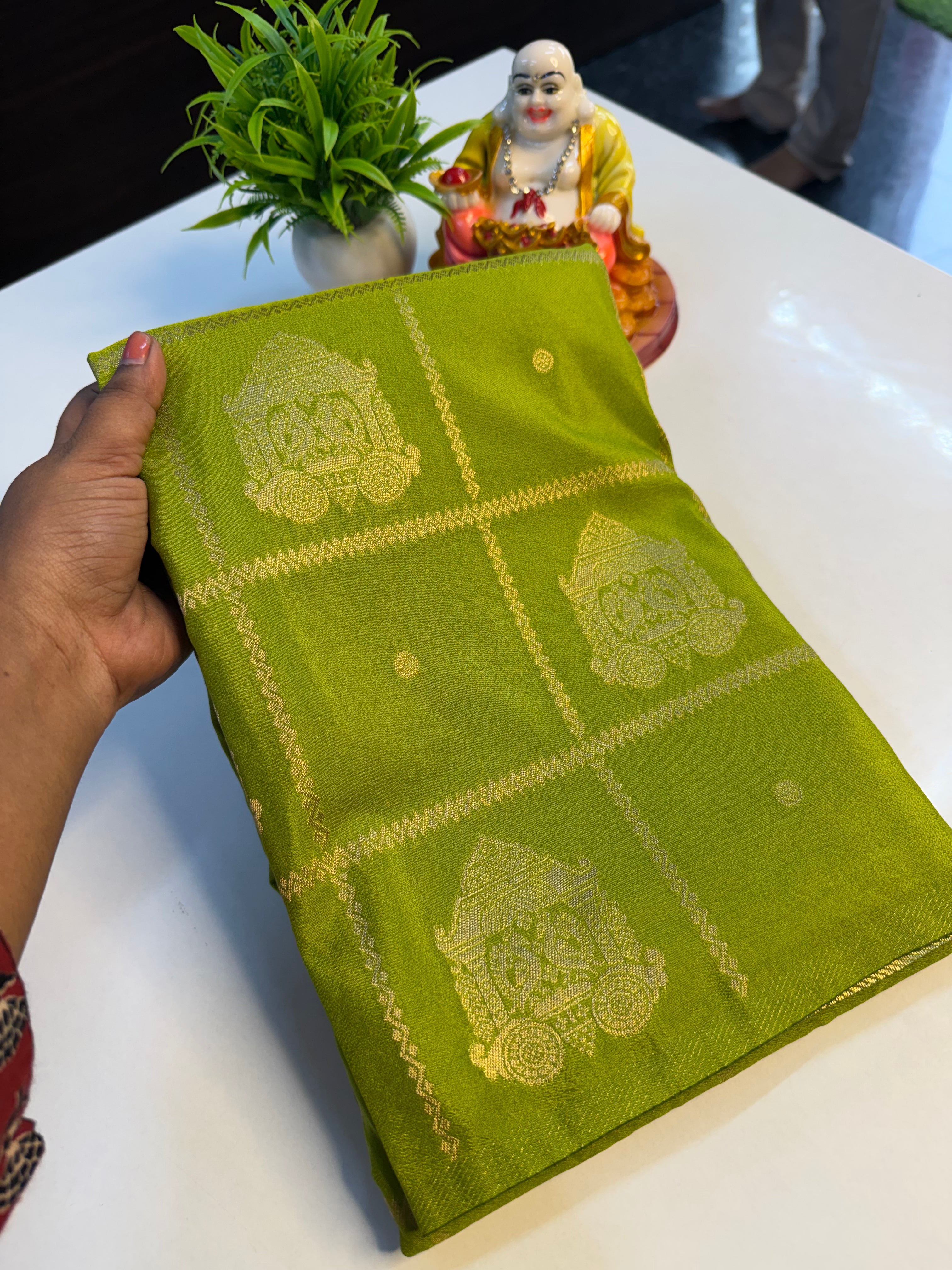 Premium Georgette Saree with Checks, Rich Pallu & Butta Blouse…