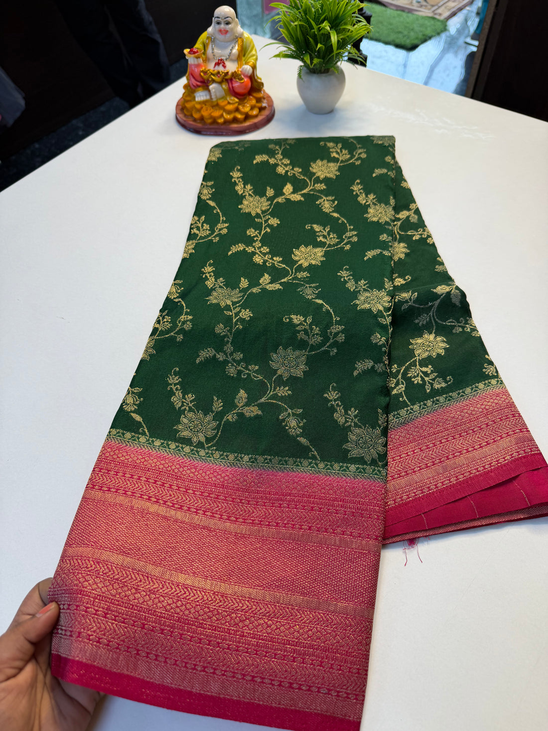 Premium Georgette Saree with Rich Pallu & Butta Blouse…