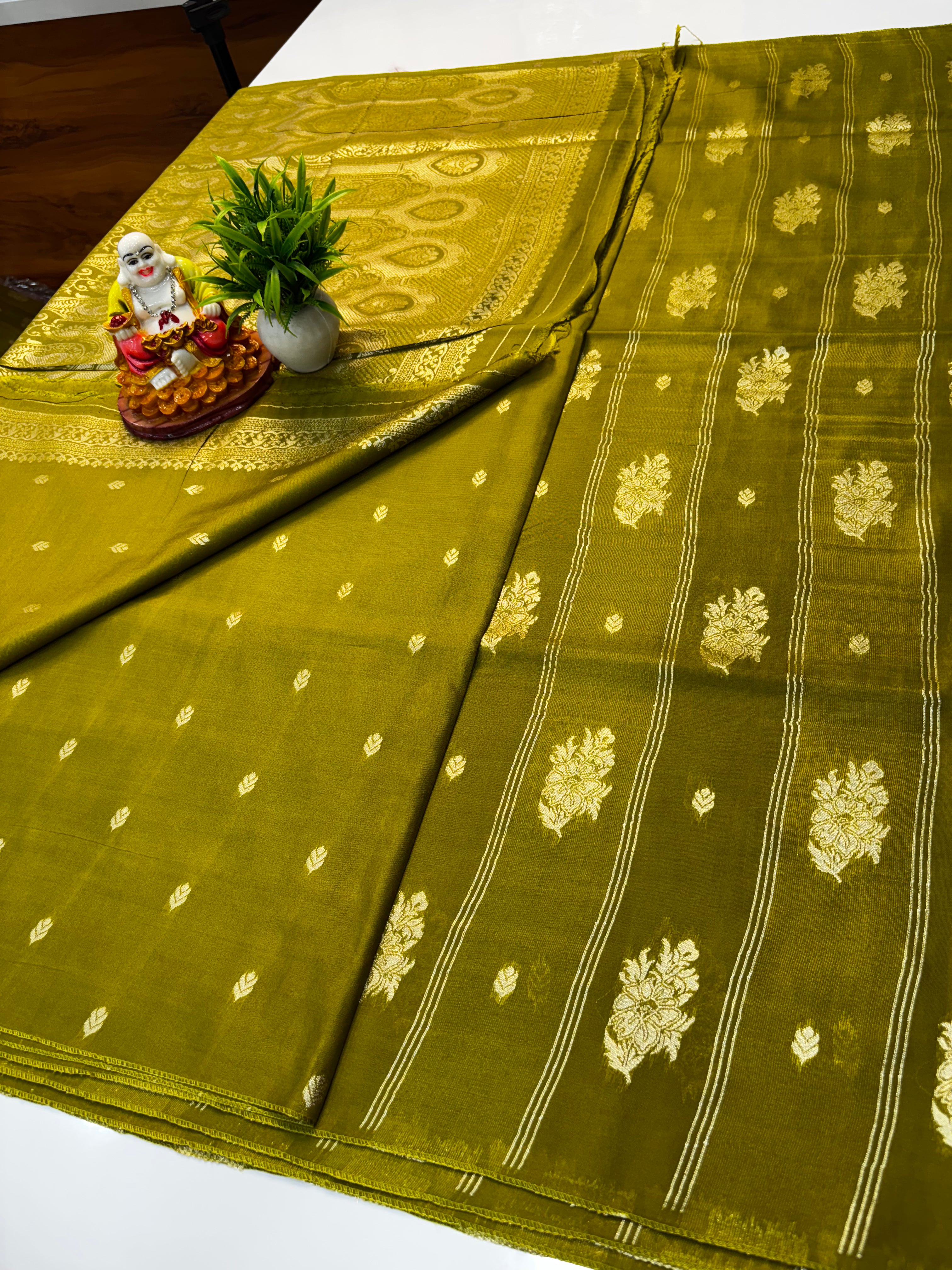 Premium Semi Viscose Saree with Rich Pallu & Butta Blouse