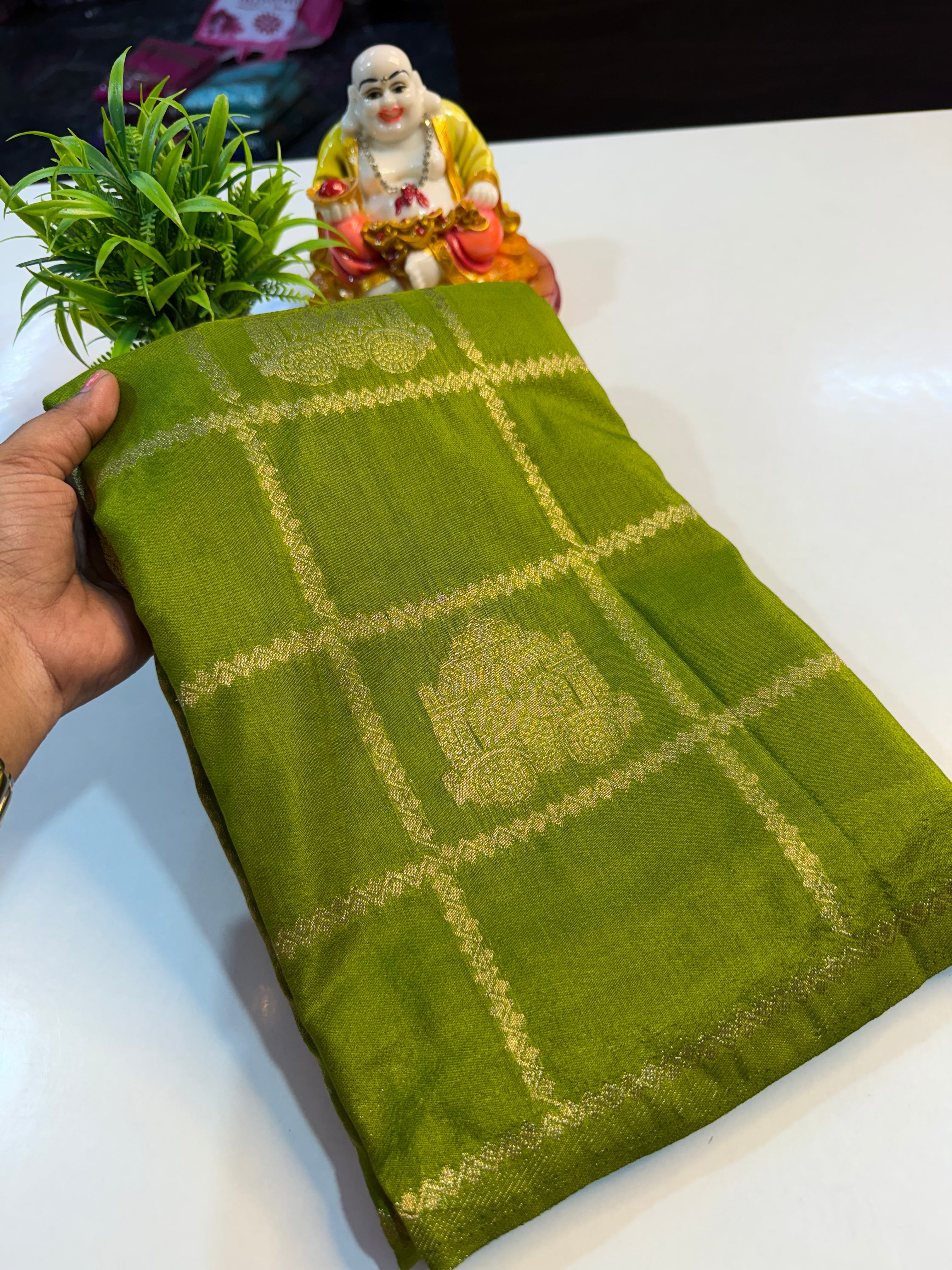 Premium Georgette Saree with Checks, Rich Pallu & Butta Blouse…