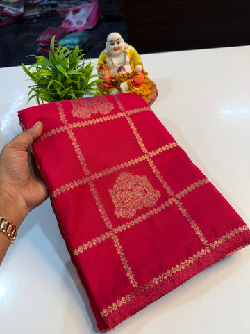 Premium Georgette Saree with Checks, Rich Pallu & Butta Blouse…