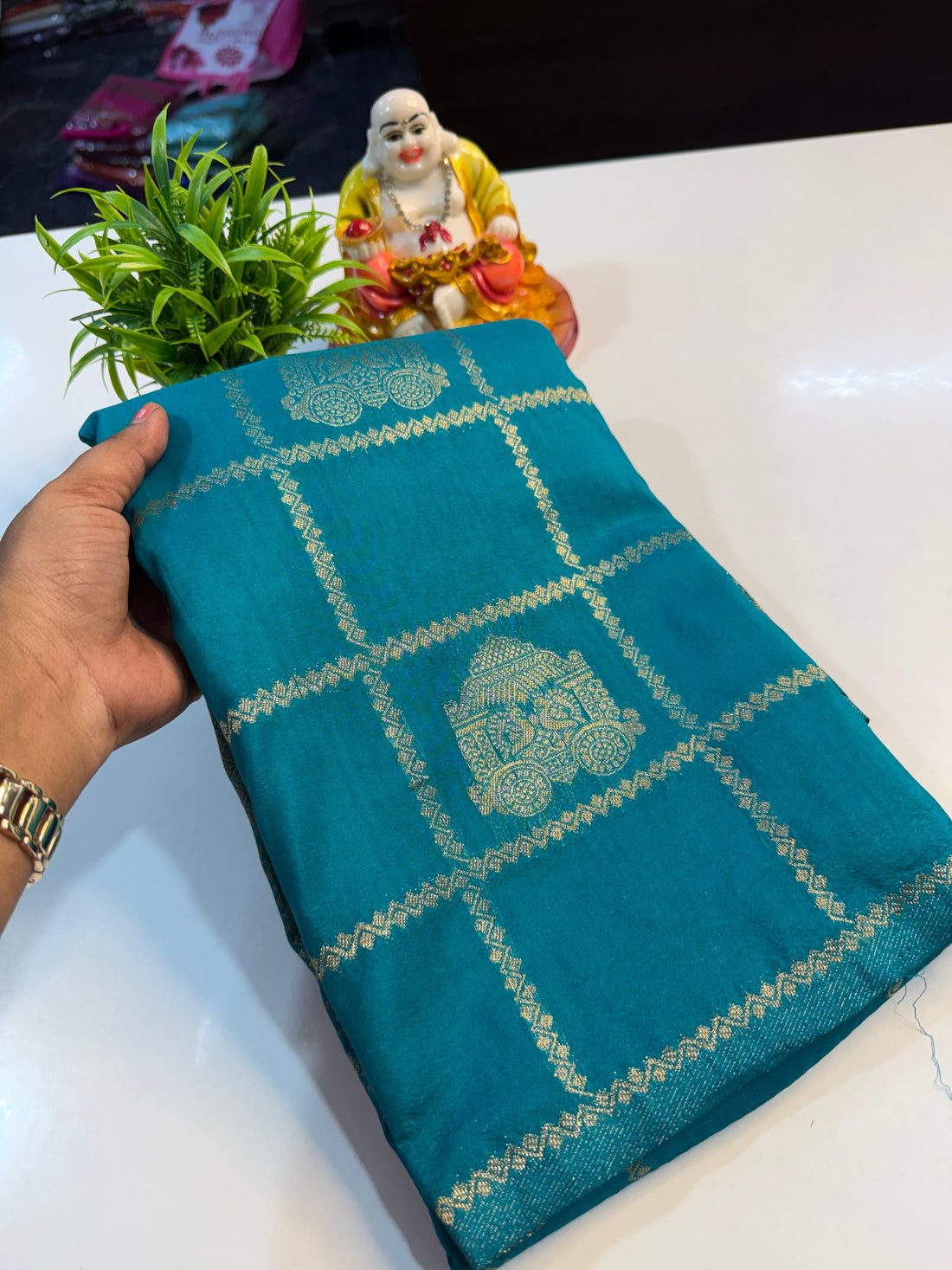 Premium Georgette Saree with Checks, Rich Pallu & Butta Blouse…