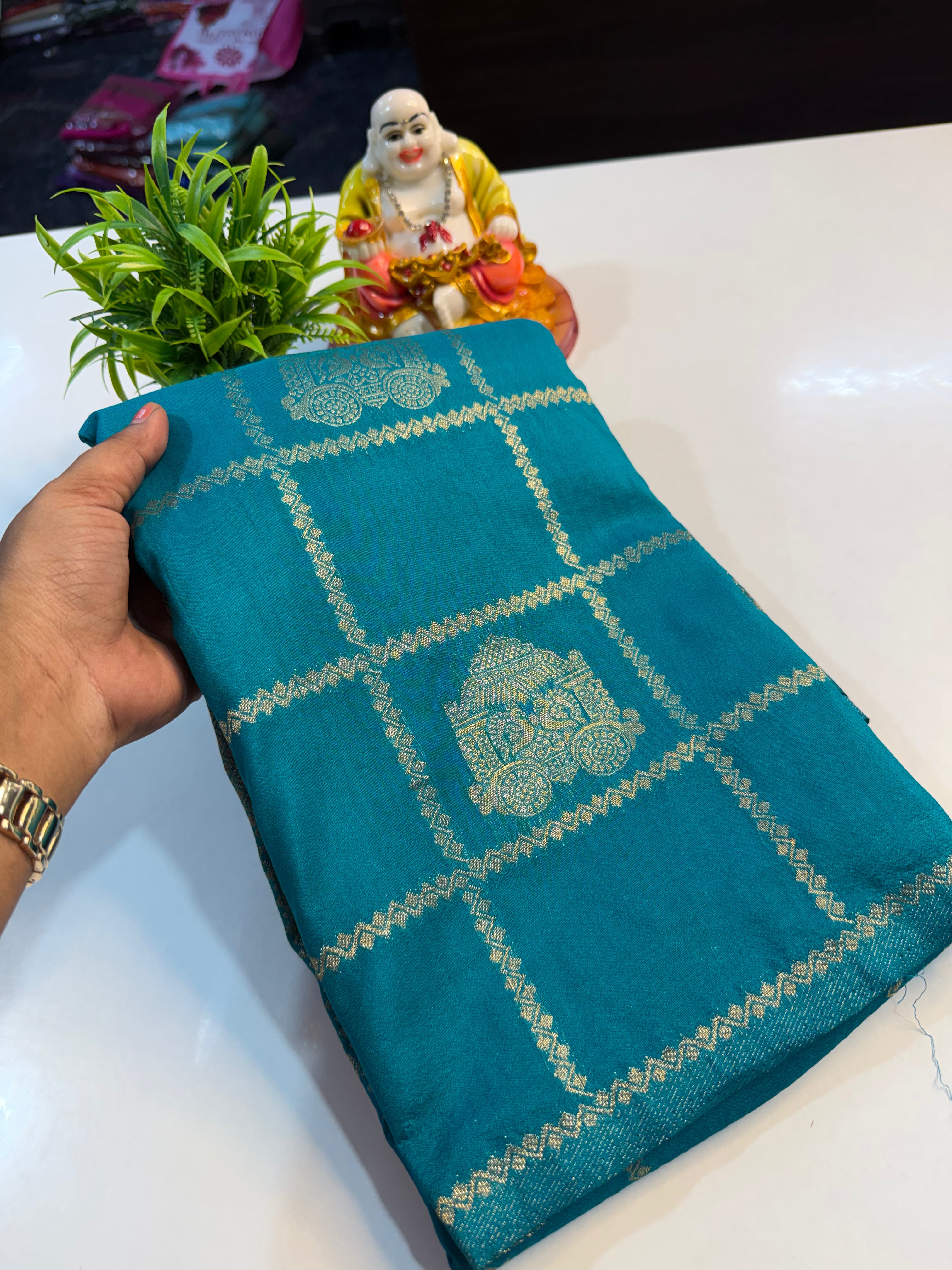 Premium Georgette Saree with Checks, Rich Pallu & Butta Blouse…
