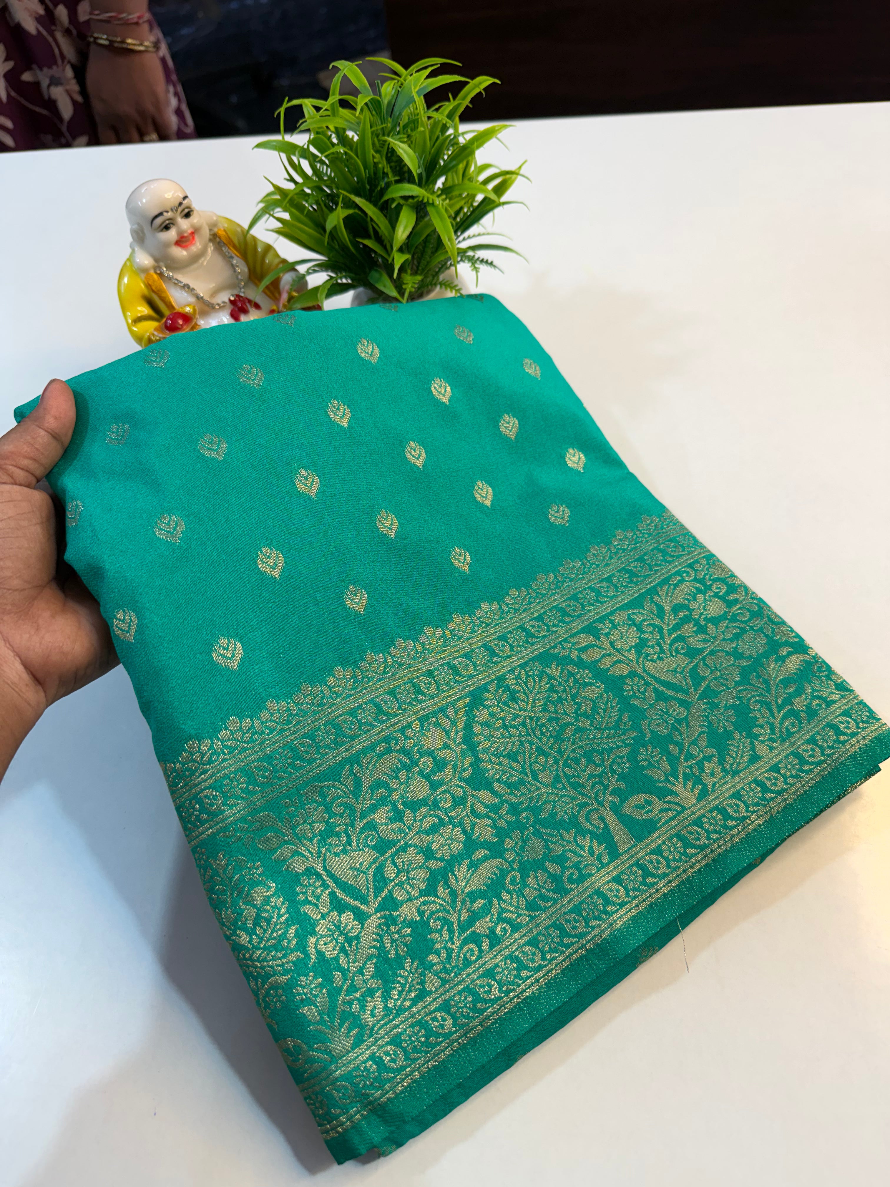 Premium Georgette Saree with Buttas, Rich Pallu & Butta Blouse…