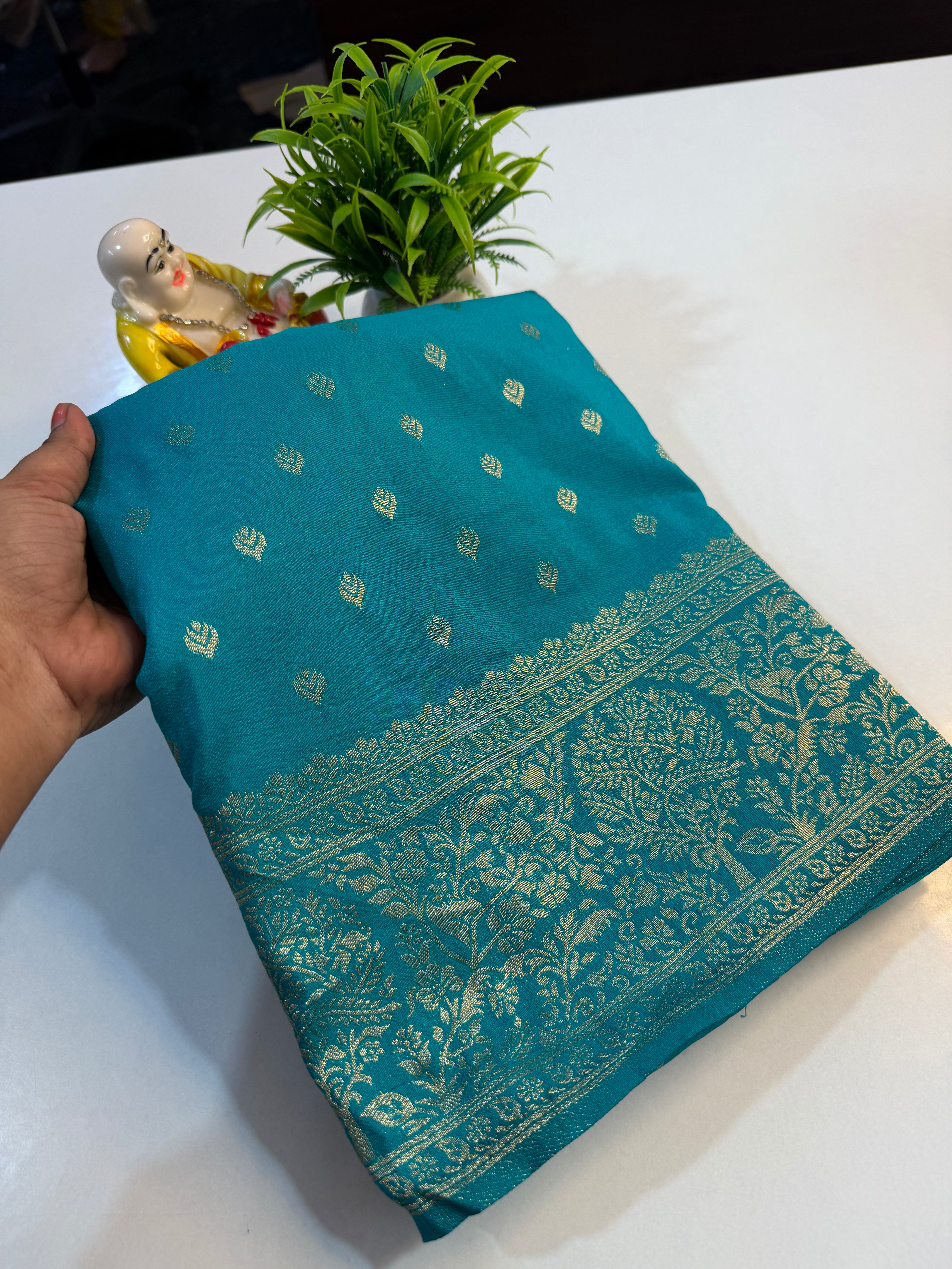 Premium Georgette Saree with Buttas, Rich Pallu & Butta Blouse…