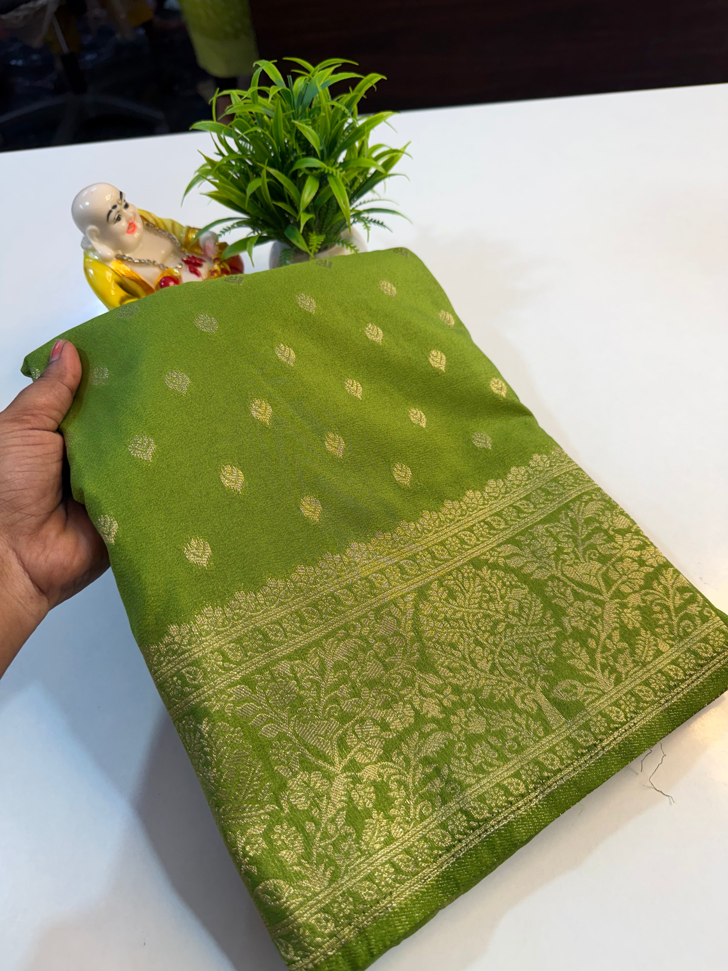 Premium Georgette Saree with Buttas, Rich Pallu & Butta Blouse…