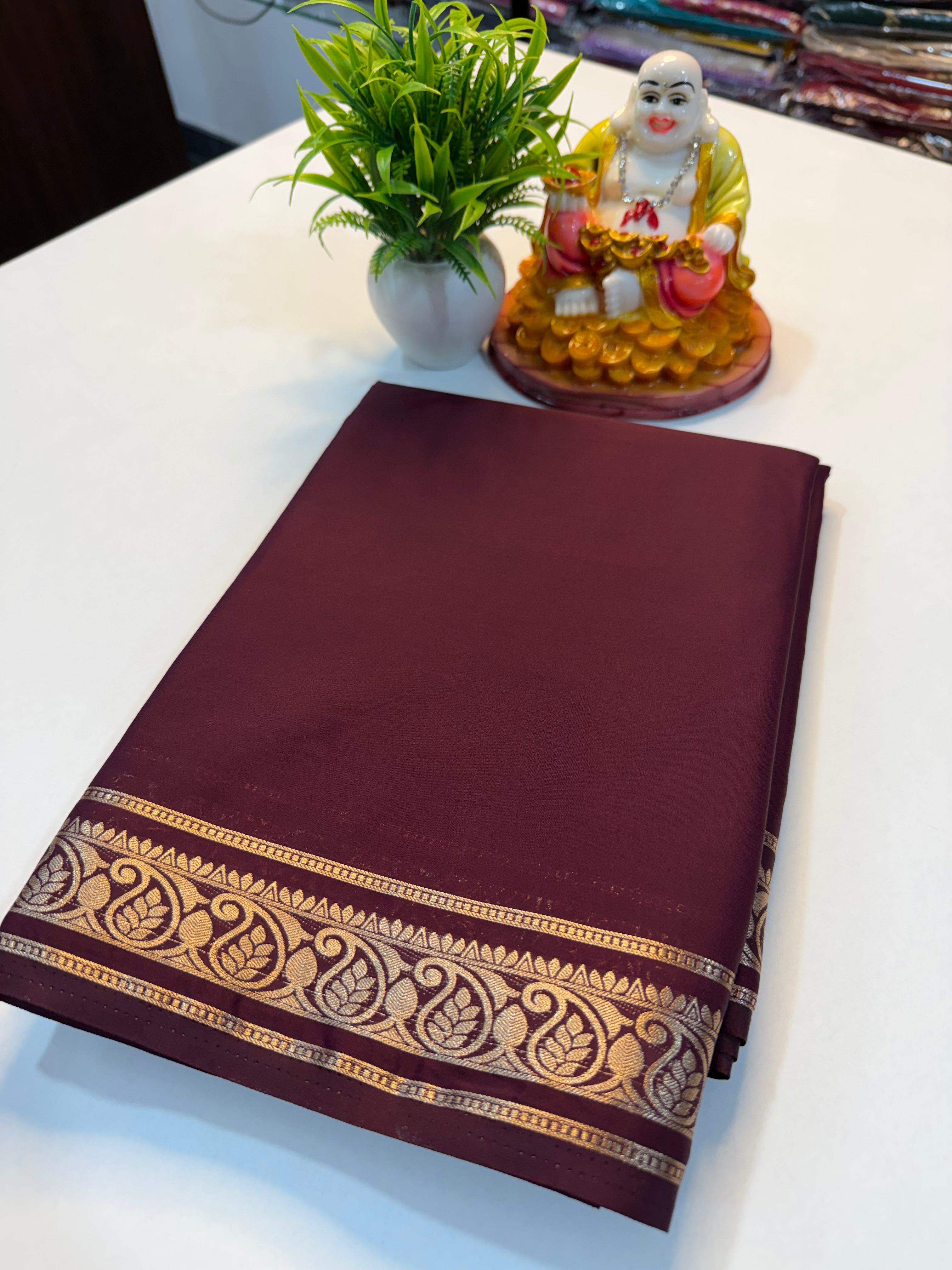 Premium Mysore Crepe Silk Saree with Small Mango Border & Chit Pallu…
