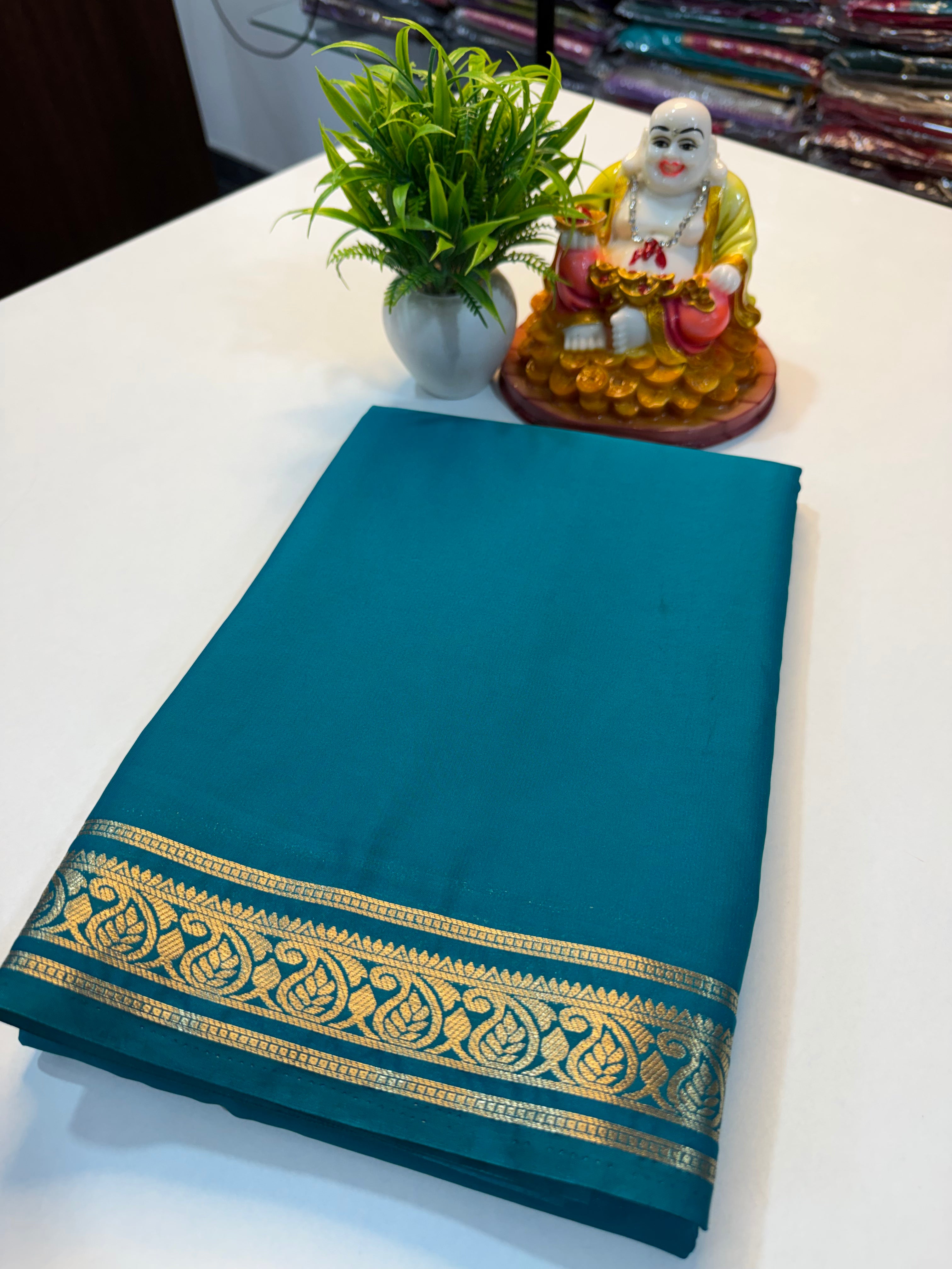 Premium Mysore Crepe Silk Saree with Small Mango Border & Chit Pallu…